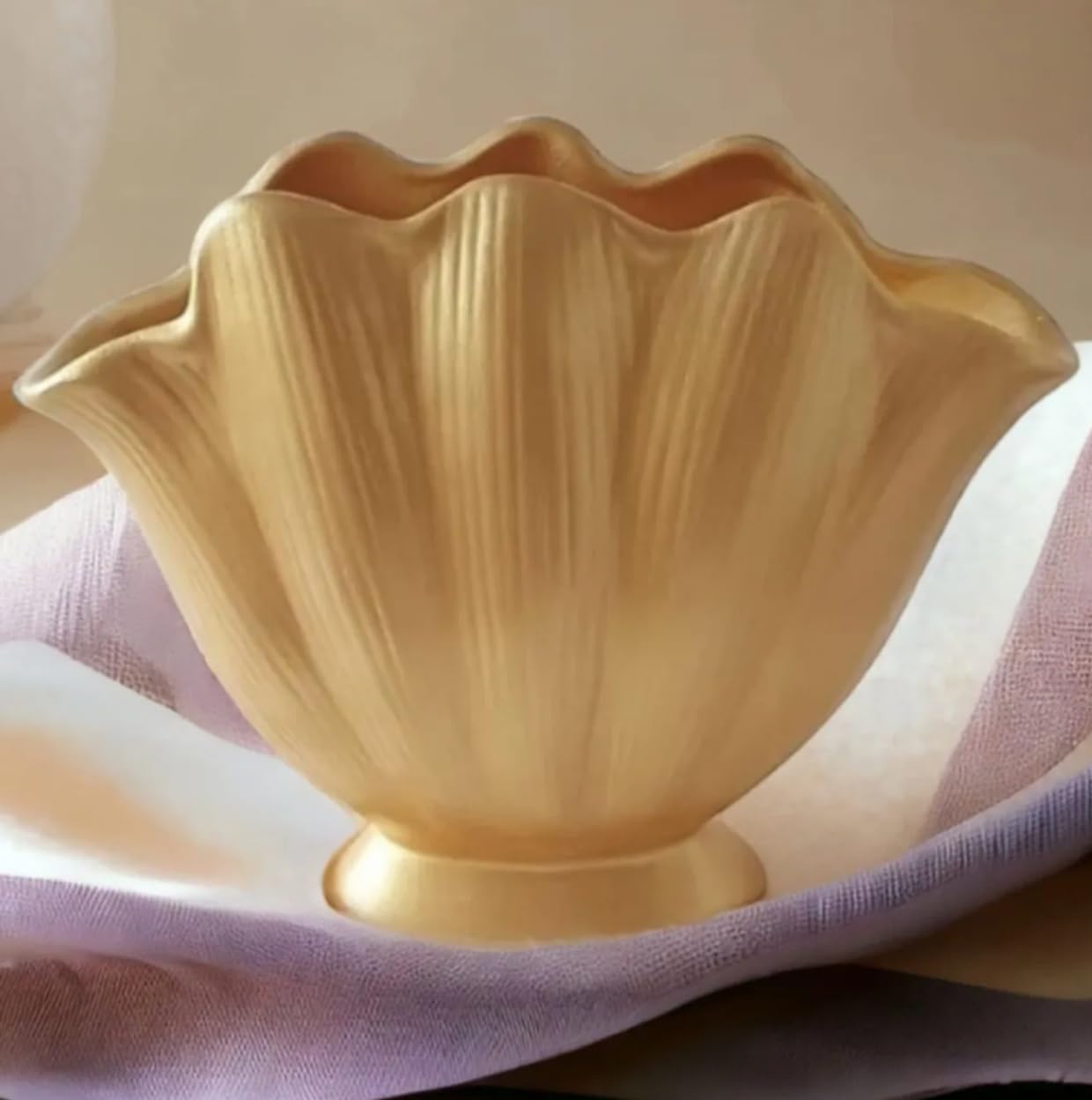 Ceramic Seashell Bowl, Coastal Ceramic Decor, Sleek Decorative Vase, Unique Sculptural Vase, Stylish Flower Vase, Ceramic Seashell Vase, Coastal Ceramic Vase, Coastal Vase, Coral Vase