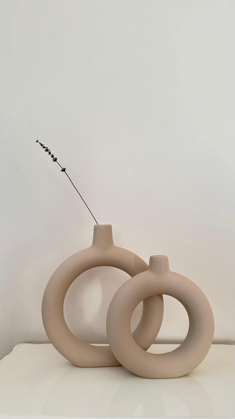 Kreisförmige Keramikvase, 2er-Set, minimalistische runde Hohlvase, handgefertigte Donutvase aus Keramik, dekoratives Geschenk, Vase für getrocknete Blumen, runde Keramikvase, Donutvase aus Keramik (Objekt 1, 2er-Set)