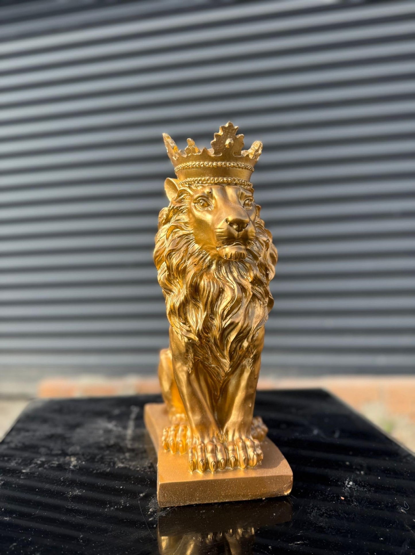 Regal Lion Statue With Crown, Crowned Lion Sculpture, Royal Jungle King Figurine, Royal Themed Home Decor, Lion Crown Figurine, Lion Crown Sculpture, Lion Crown Decor