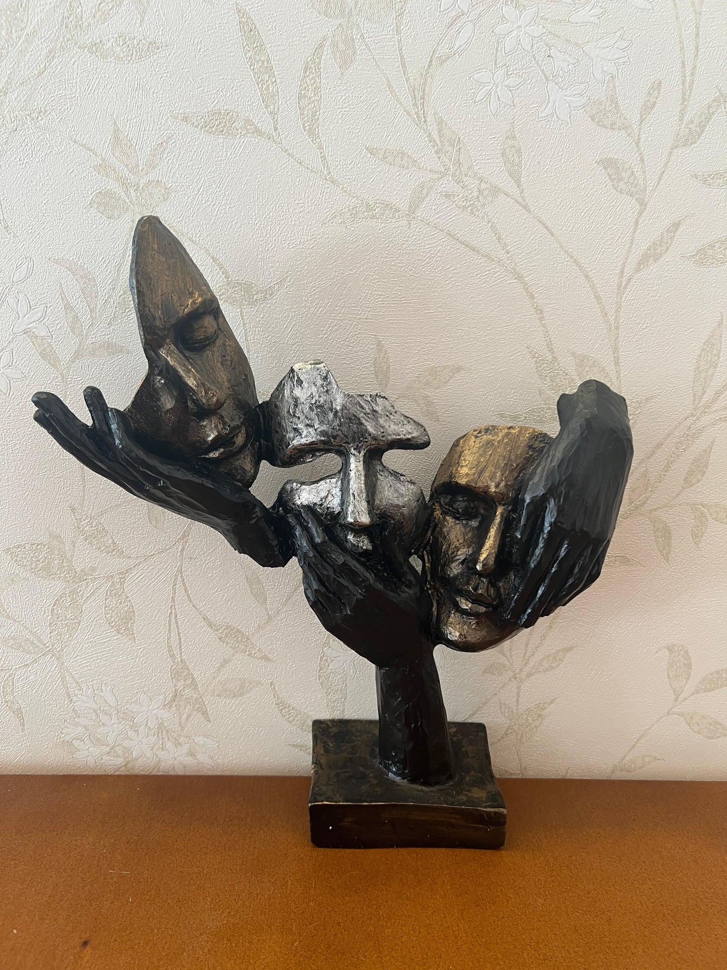 Abstract Three Face On Hand Statue, Tabletop Art Decor, Modern Face Sculpture, Abstract Design Decor, Face Sculpture, Face Statue, Face Decor, Face Objects, Face Figurine