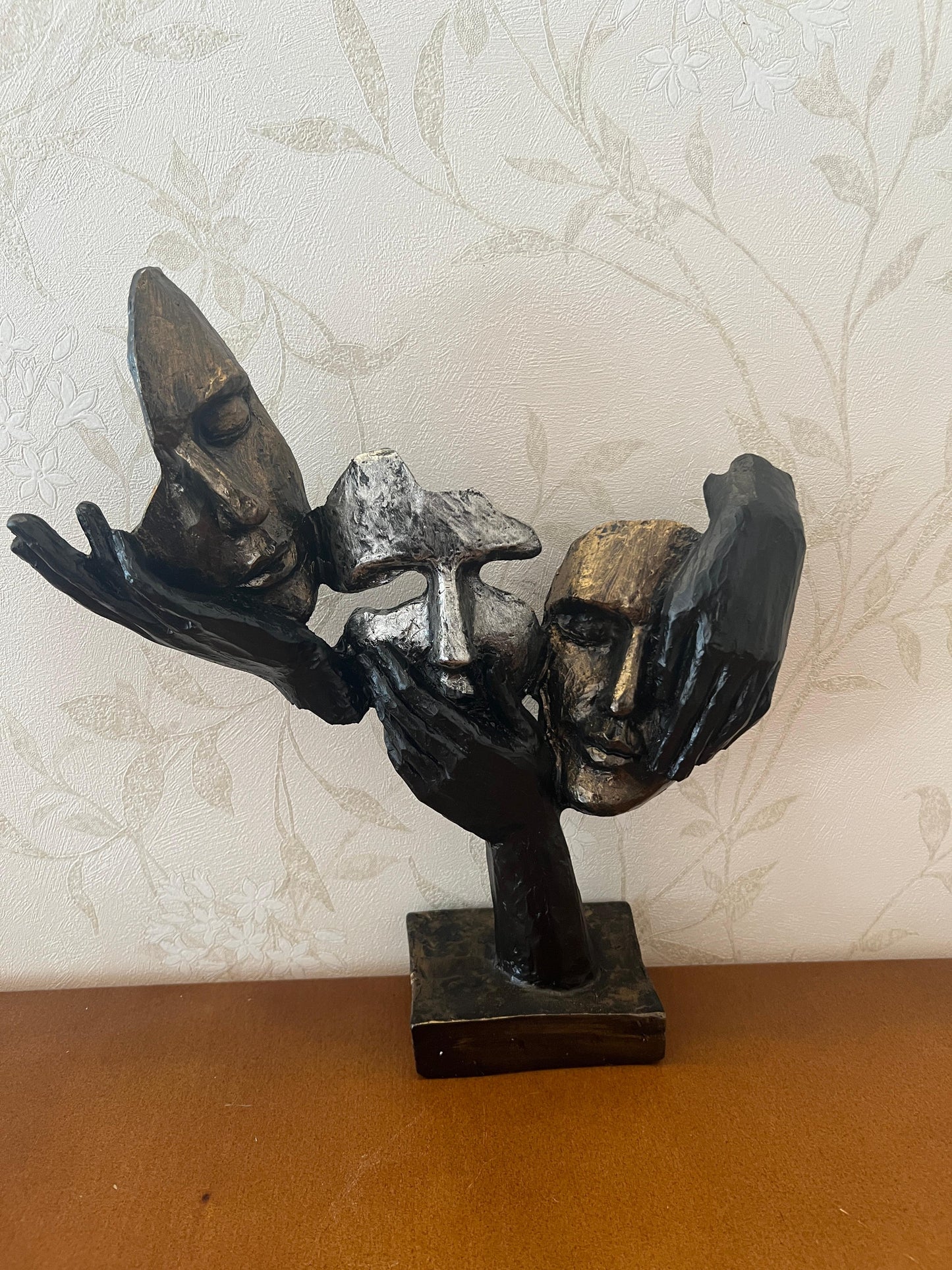 Abstract Three Face On Hand Statue, Tabletop Art Decor, Modern Face Sculpture, Abstract Design Decor, Face Sculpture, Face Statue, Face Decor, Face Objects, Face Figurine