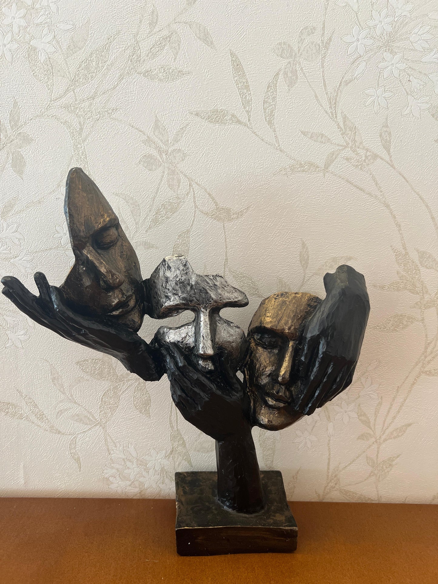 Abstract Three Face On Hand Statue, Tabletop Art Decor, Modern Face Sculpture, Abstract Design Decor, Face Sculpture, Face Statue, Face Decor, Face Objects, Face Figurine