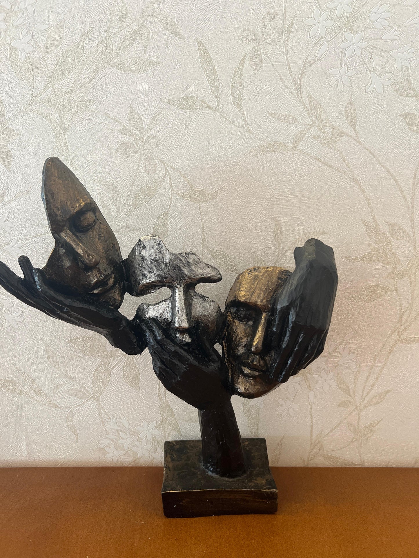 Abstract Three Face On Hand Statue, Tabletop Art Decor, Modern Face Sculpture, Abstract Design Decor, Face Sculpture, Face Statue, Face Decor, Face Objects, Face Figurine