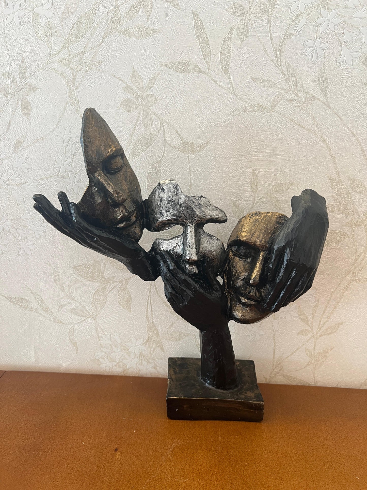 Abstract Three Face On Hand Statue, Tabletop Art Decor, Modern Face Sculpture, Abstract Design Decor, Face Sculpture, Face Statue, Face Decor, Face Objects, Face Figurine