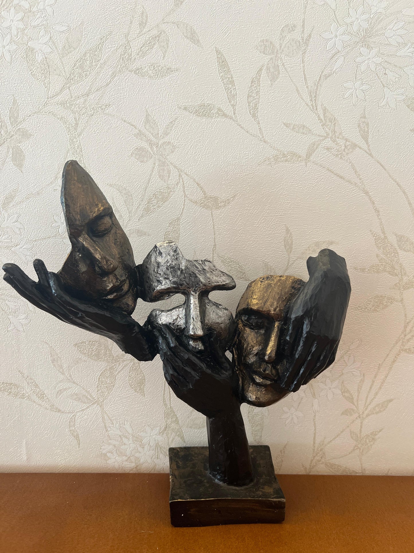 Abstract Three Face On Hand Statue, Tabletop Art Decor, Modern Face Sculpture, Abstract Design Decor, Face Sculpture, Face Statue, Face Decor, Face Objects, Face Figurine