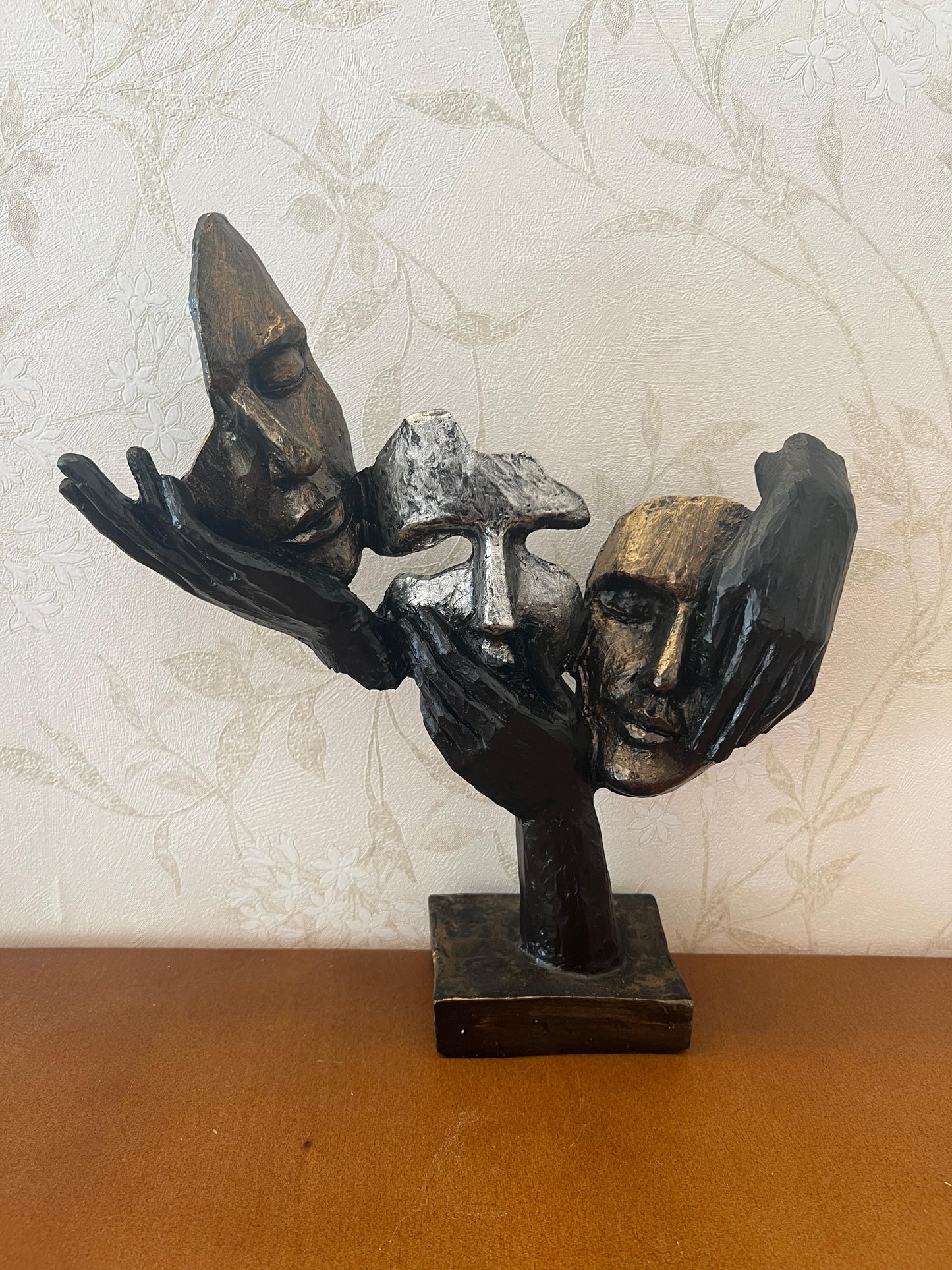 Abstract Three Face On Hand Statue, Tabletop Art Decor, Modern Face Sculpture, Abstract Design Decor, Face Sculpture, Face Statue, Face Decor, Face Objects, Face Figurine