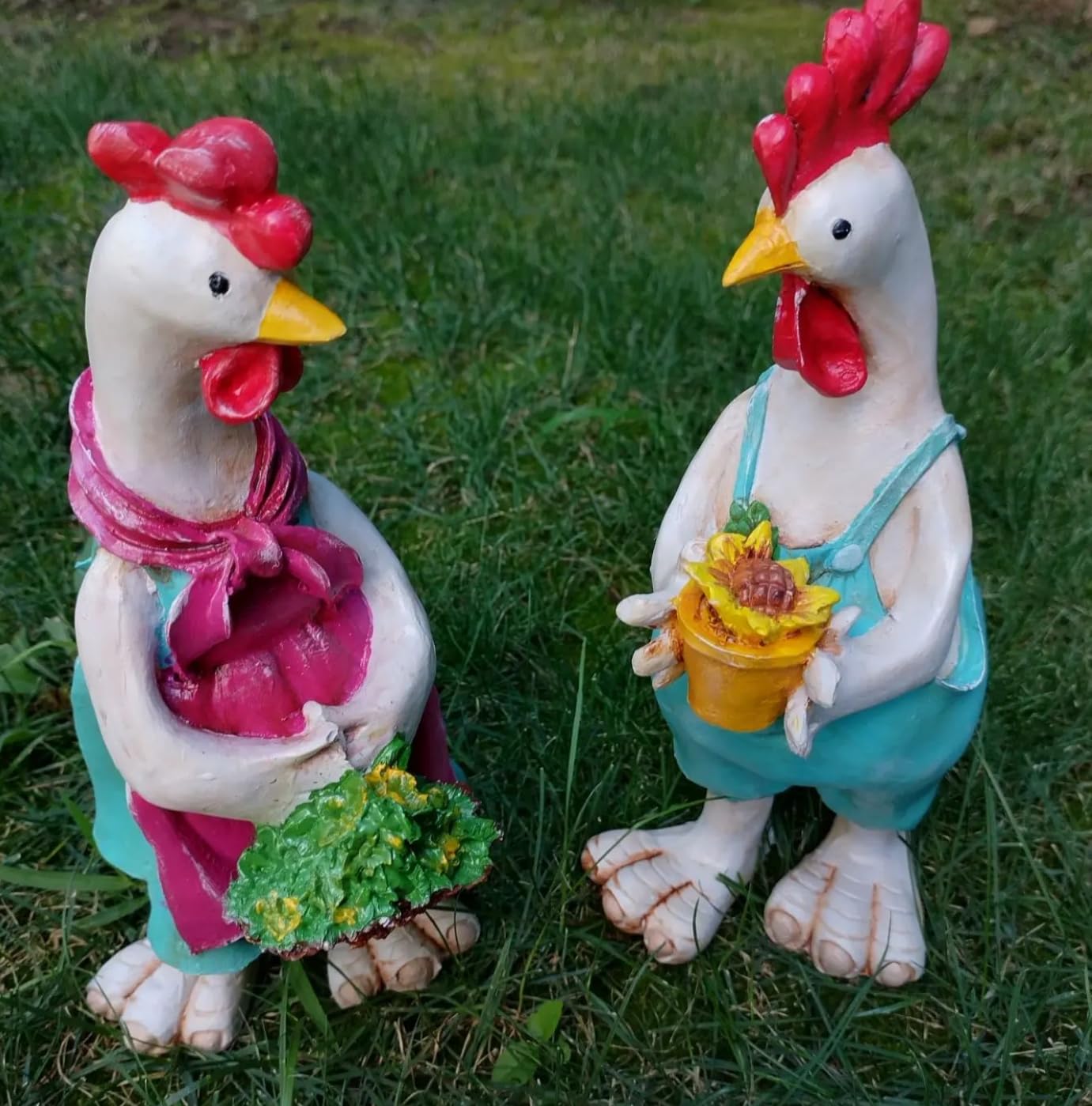 Farmhouse Chicken Decor, Charming Rooster and Hen Figurines Holding Flowers, Flower Holding Rooster, Cute Chicken Statues, Chicken Statue, Cockerel Decor, Cockerel Statue