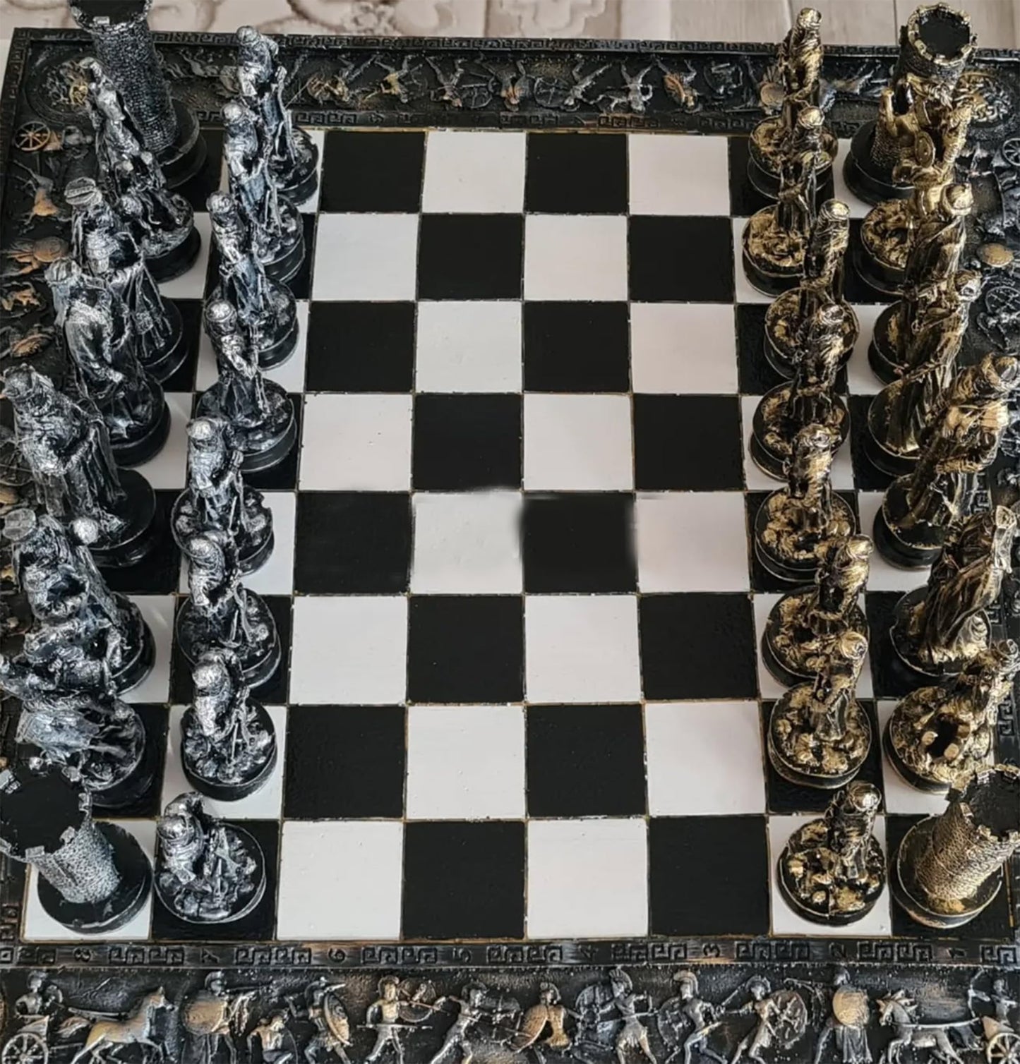 Historical Chess Set with Decorative Board, Medieval Chess Set with Detailed Warrior Pieces, Antique Look Chess Set with Medieval Figures