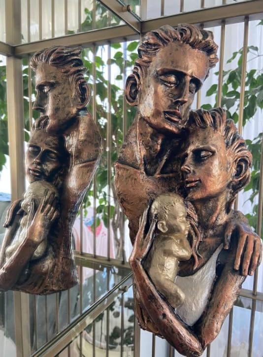 Modern Family Sculpture, Abstract Couple with Baby Statue, Family Love Statue, Couple with Baby Art, Polyester Family Statue, Family Decor