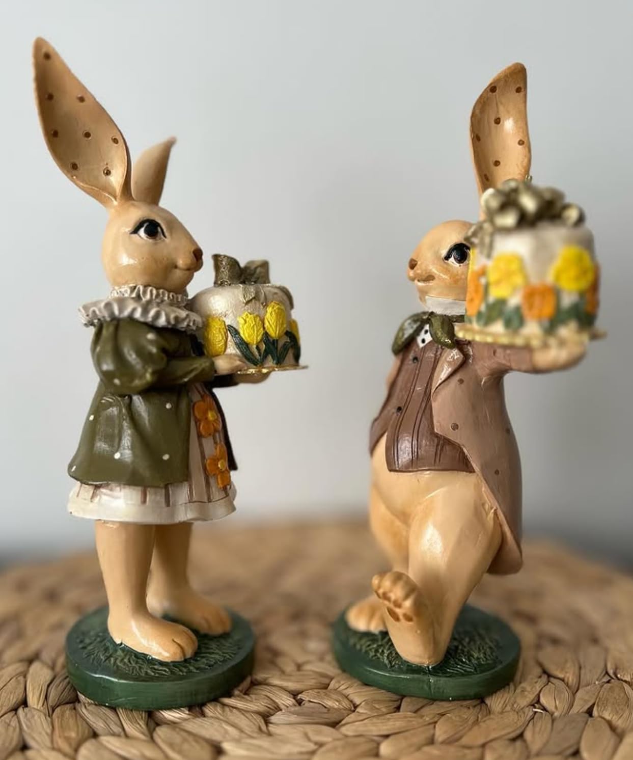 Set of 2 Rabbit Figurines Holding Cake, Adorable Bunny Dessert Statues, Rabbit Cake Figurine, Bunny Holding Cake, Bunny Statue, Rabbit Decor, Rabbit Statue, Bunny Decor