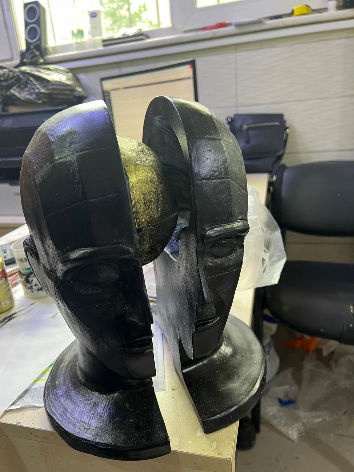 Abstrakte Gesichtsskulptur, Geometrische Kunstbüste Dekor, Geteilte Menschenkopfstatue, Künstlerisches Dekor mit zwei Gesichtern, Gesichtsskulptur, Gesichtsfigur, Gesichtsdekor, Gesichtsstatue, Gesichtsobjekte