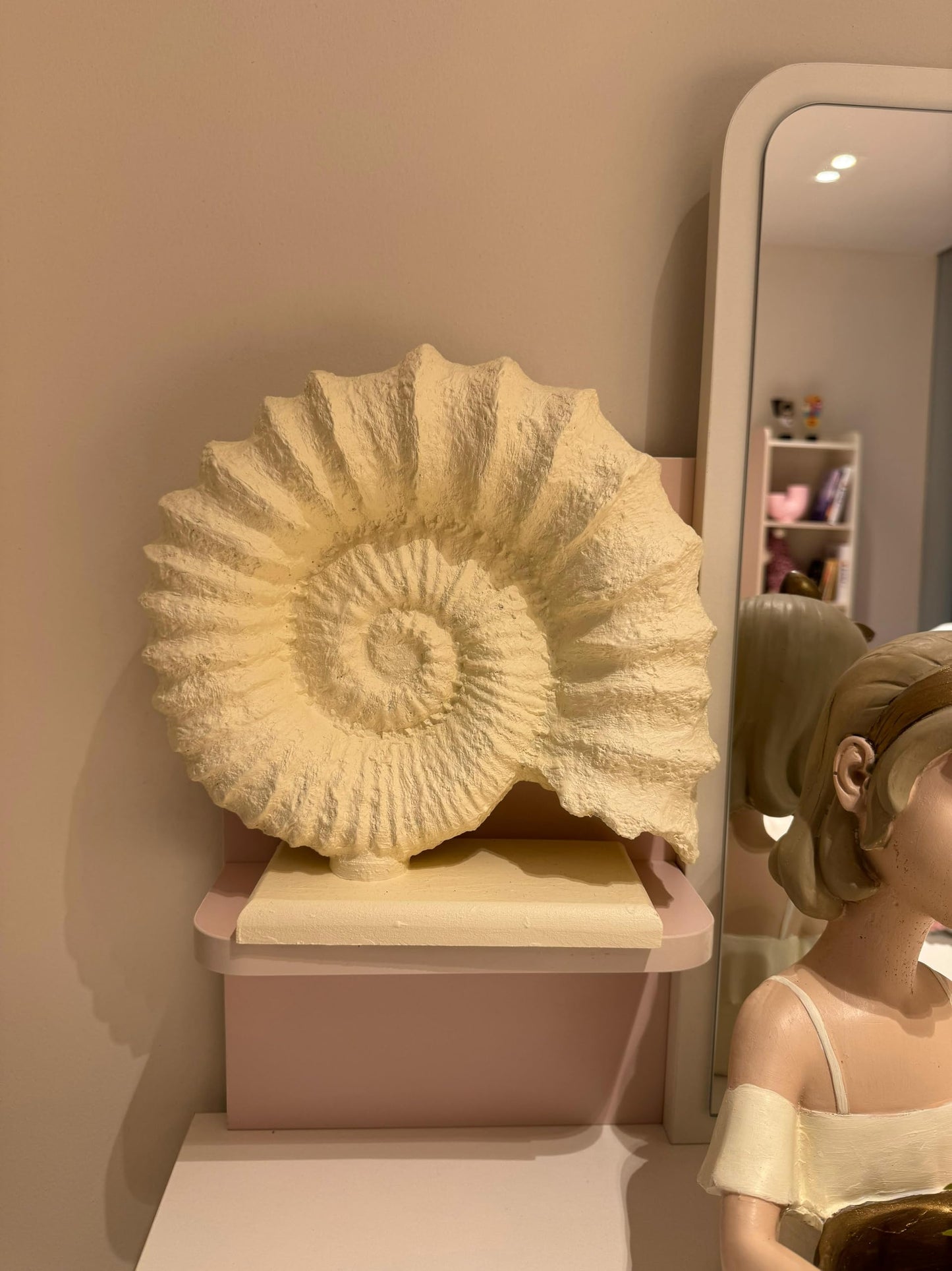 Seashell Sculpture, Fossil Shell Statue, Shell Art Decor, Oceanic Home Decor, Ocean Inspired Sculpture, Seashell Figurine, Ocean Sculpture,Nautilus Shell Decor