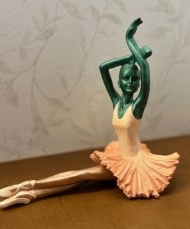 Handgefertigte Balletttänzerin-Statue, Ballerina-Skulptur, Balletttänzerin-Tischdekoration, Dekorative Ballerina-Figur als Geschenk, Ballett-Dekor, Ballerina-Dekor, Ballerina-Statue
