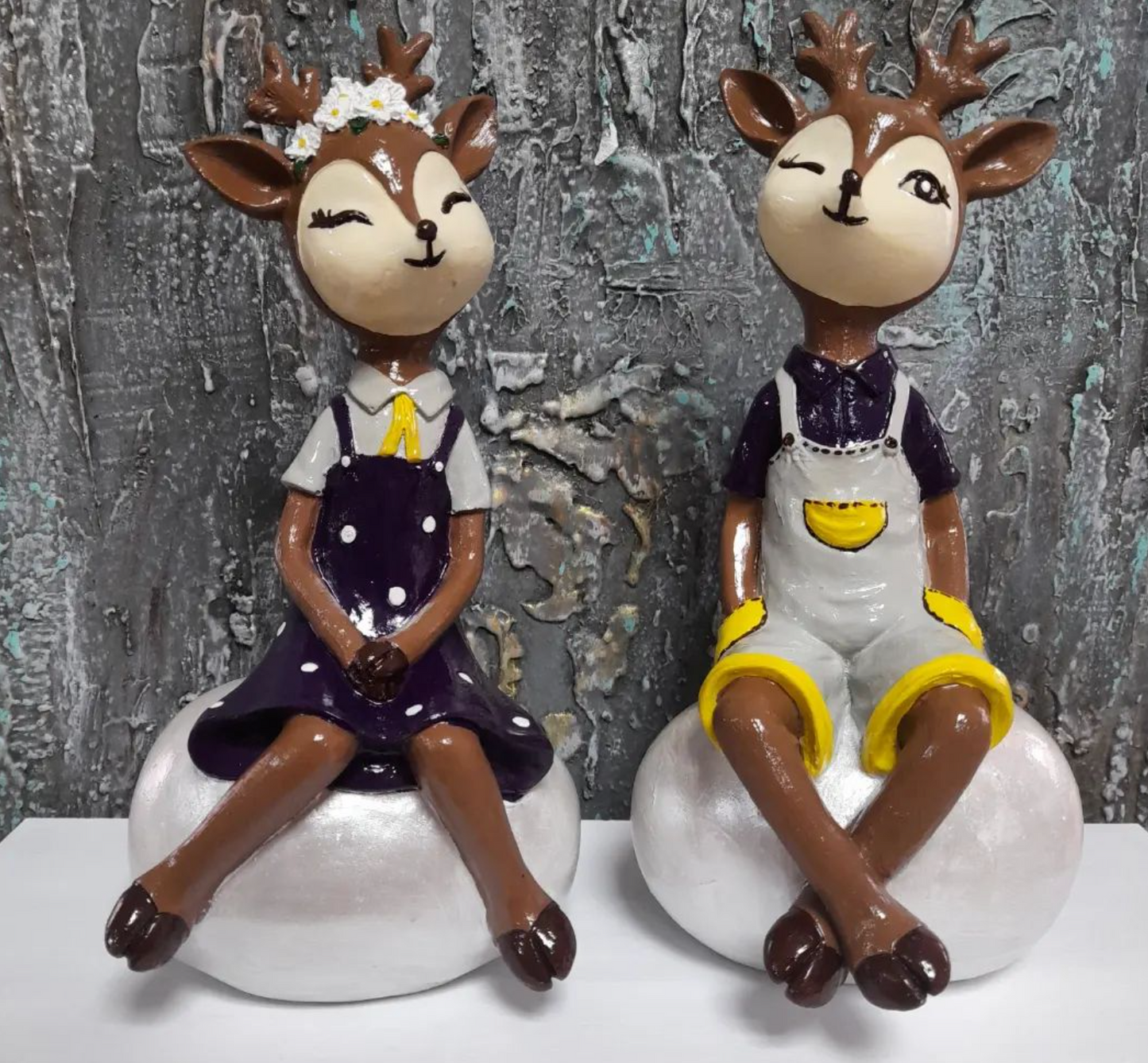 Cute Deer Couple Figurines, Sweet Deer Couple Statue, Romantic Deer Couple Sculpture, Sitting Deer Couple Figurines, Deer Couple Statues