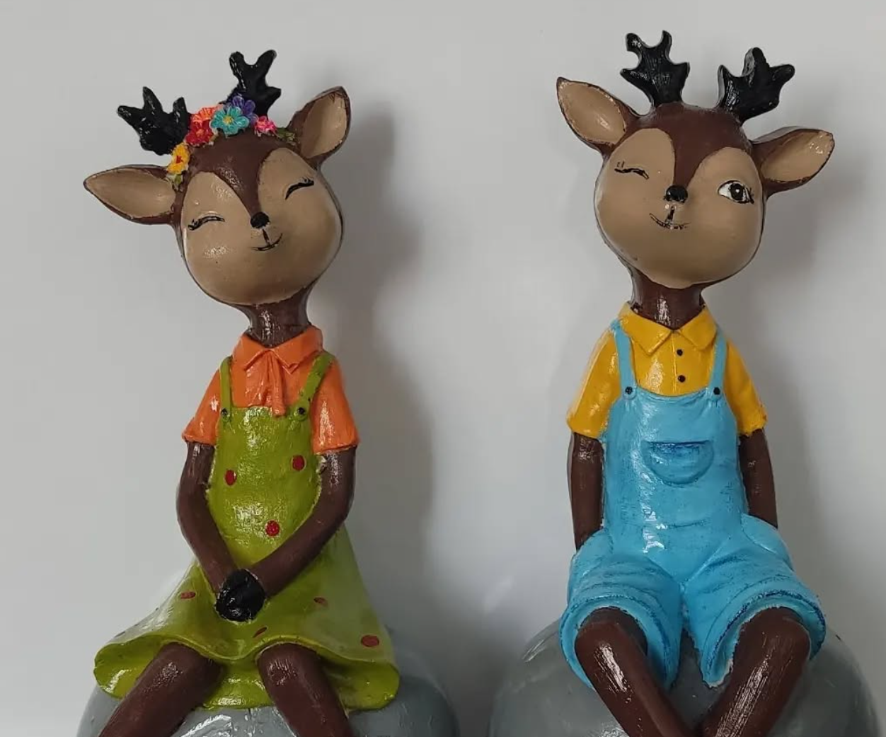 Cute Deer Couple Figurines, Sweet Deer Couple Statue, Romantic Deer Couple Sculpture, Sitting Deer Couple Figurines, Deer Couple Statues