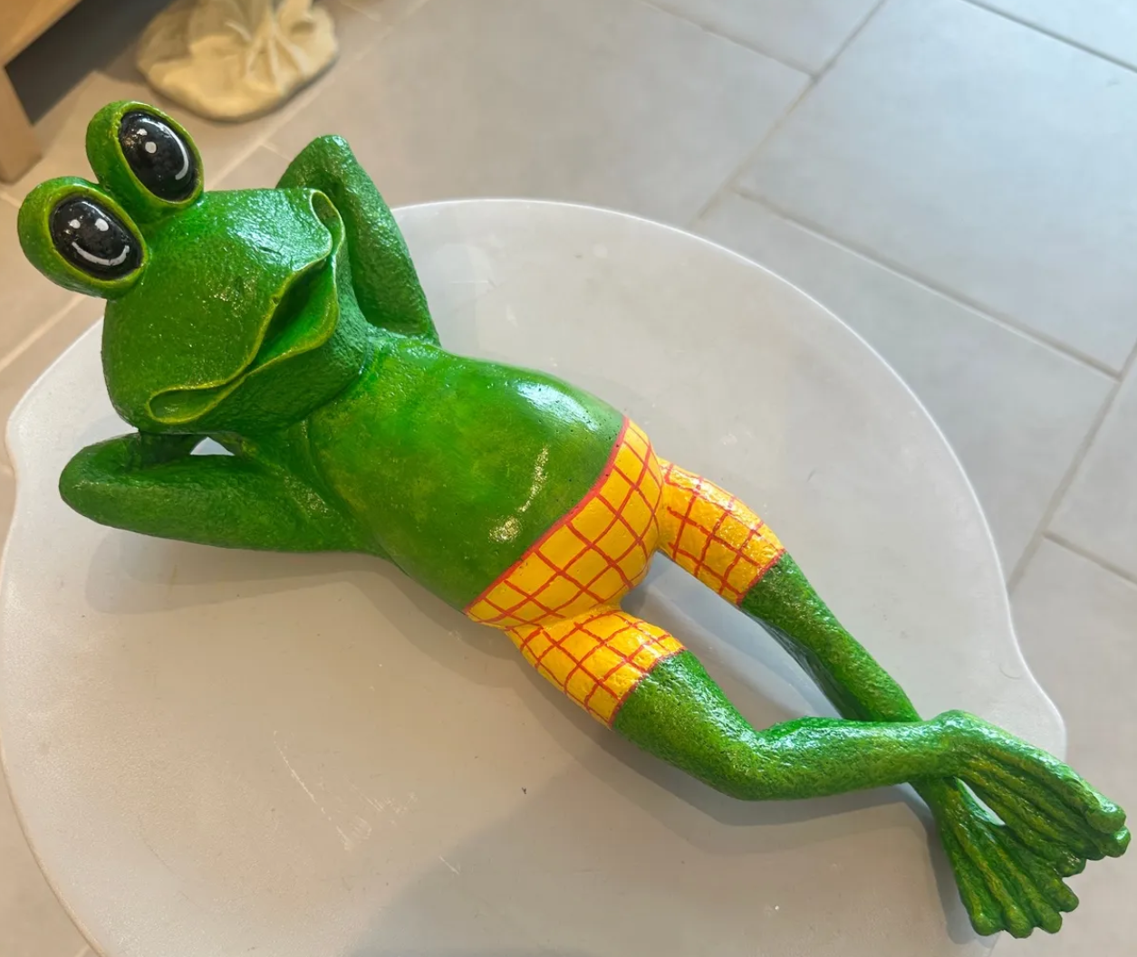Lying Frog Statue in Swimsuit, Relaxing Frog Figurine, Frog Poolside Statue, Lying Frog Garden Decor, Frog Lounge Statue, Frog Sculpture