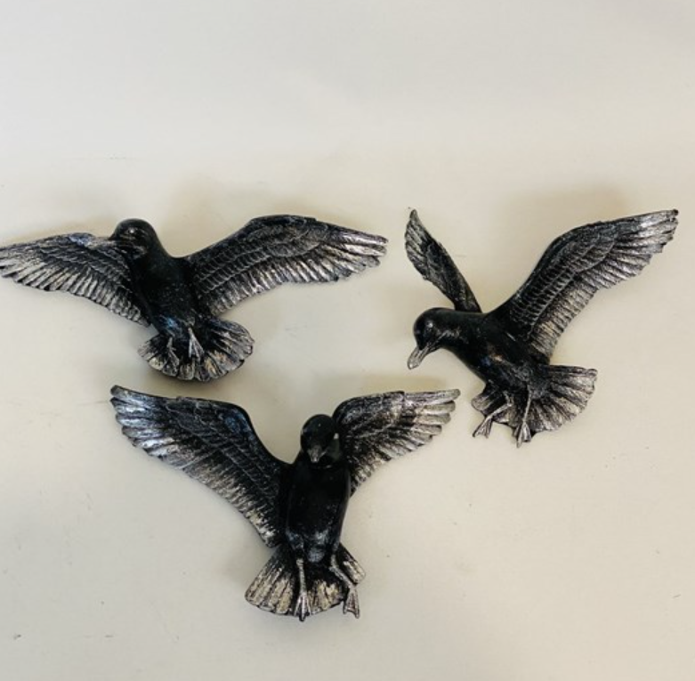 Flying Bird Wall Decor Set, Wall Mounted Bird Sculpture Trio, Set of 3 Bird Wall Hangings, Polyester Bird Wall Art Set, Bird Trio Wall Decor