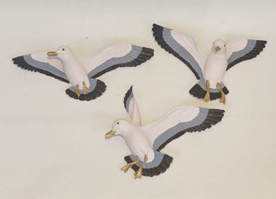Flying Bird Wall Decor Set, Wall Mounted Bird Sculpture Trio, Set of 3 Bird Wall Hangings, Polyester Bird Wall Art Set, Bird Trio Wall Decor