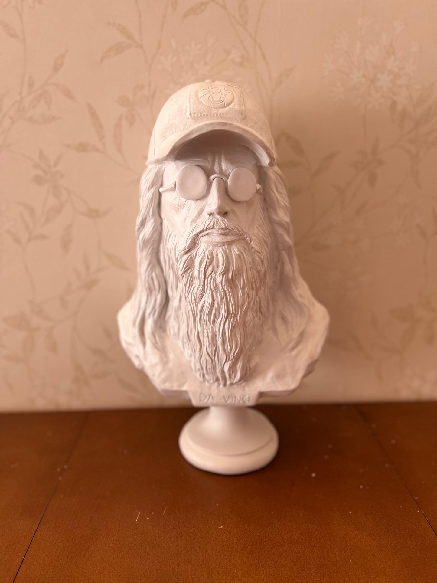 Modern Da Vinci Bust Statue with Cap and Glasses, Da Vinci Bust Statue, Da Vinci Bust, Polyester Da Vinci Head, Da Vinci Sculpture