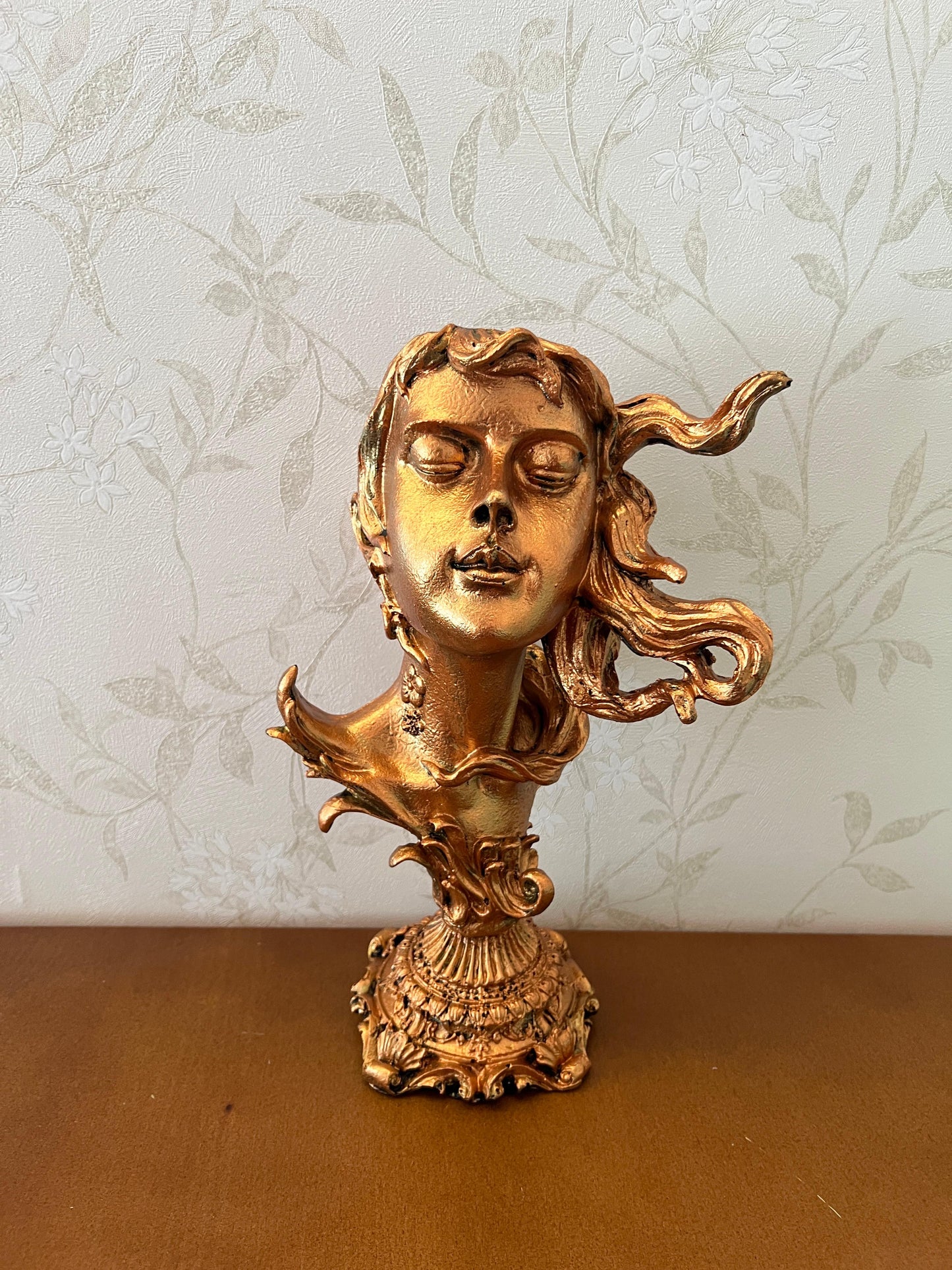 Woman Head Statue with Flowing Hair, Elegant Decorative Bust, Woman Head Statue, Elegant Face Statue, Artistic Decor Piece, Woman Art Bust