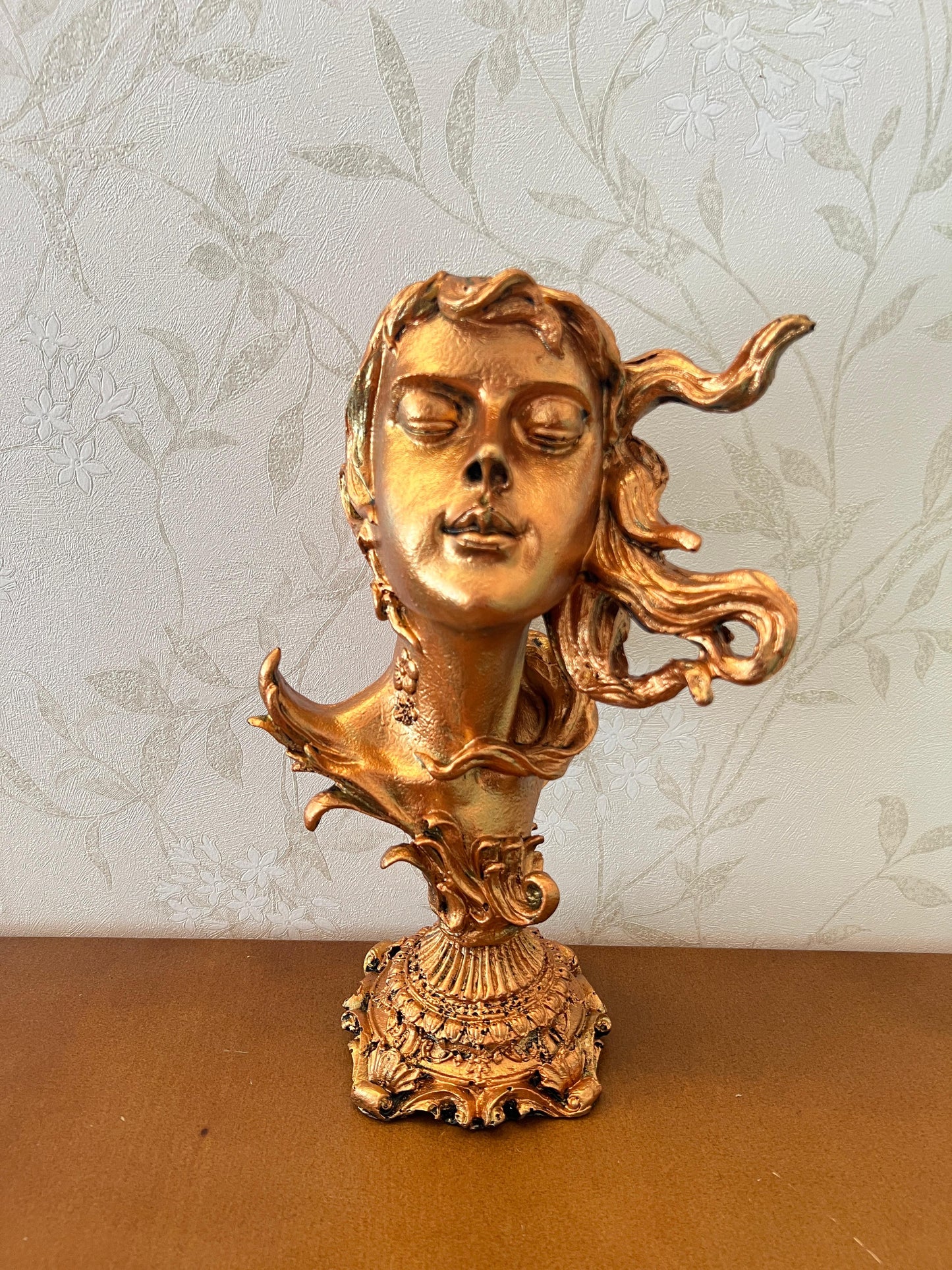 Woman Head Statue with Flowing Hair, Elegant Decorative Bust, Woman Head Statue, Elegant Face Statue, Artistic Decor Piece, Woman Art Bust