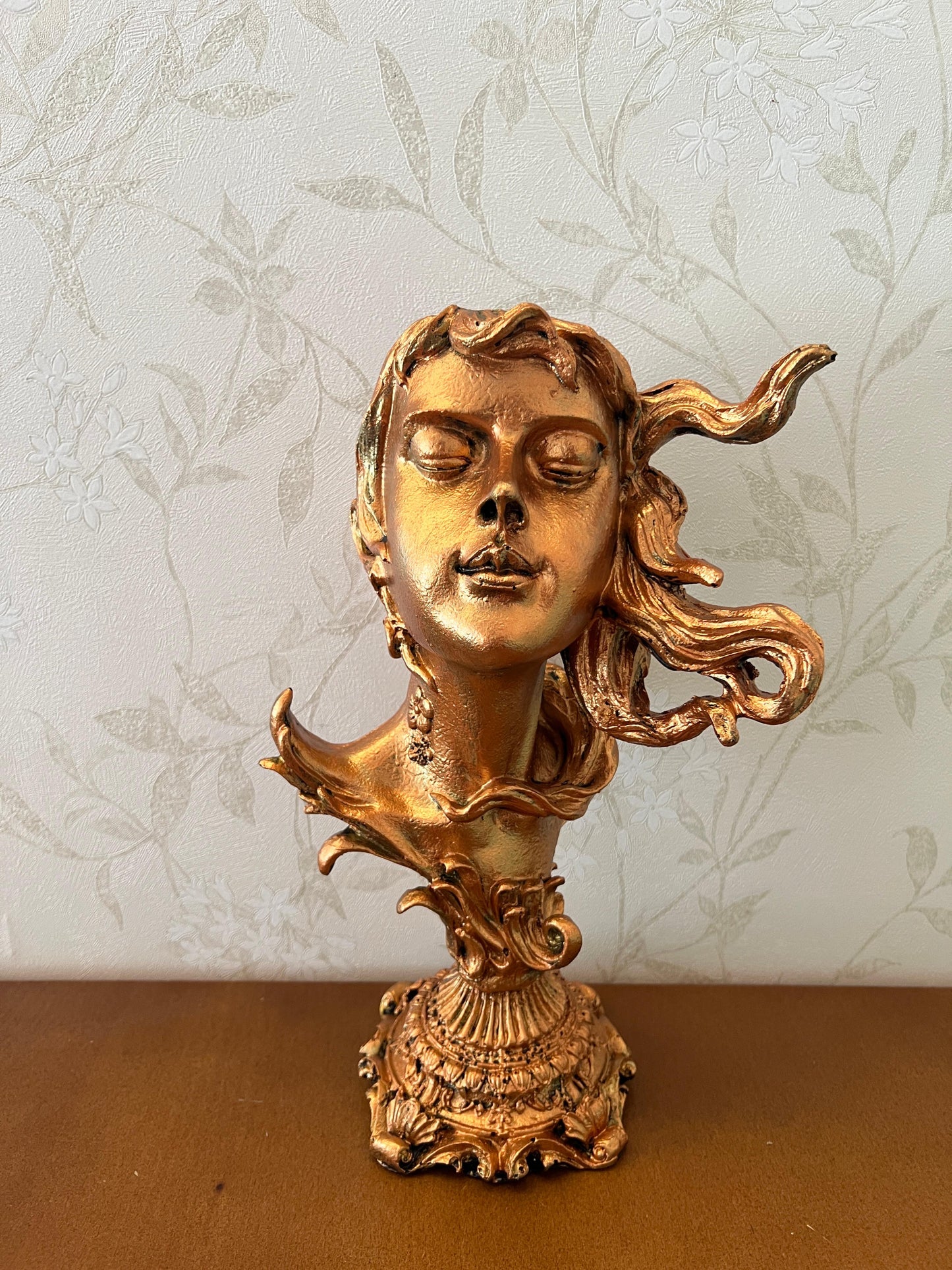 Woman Head Statue with Flowing Hair, Elegant Decorative Bust, Woman Head Statue, Elegant Face Statue, Artistic Decor Piece, Woman Art Bust
