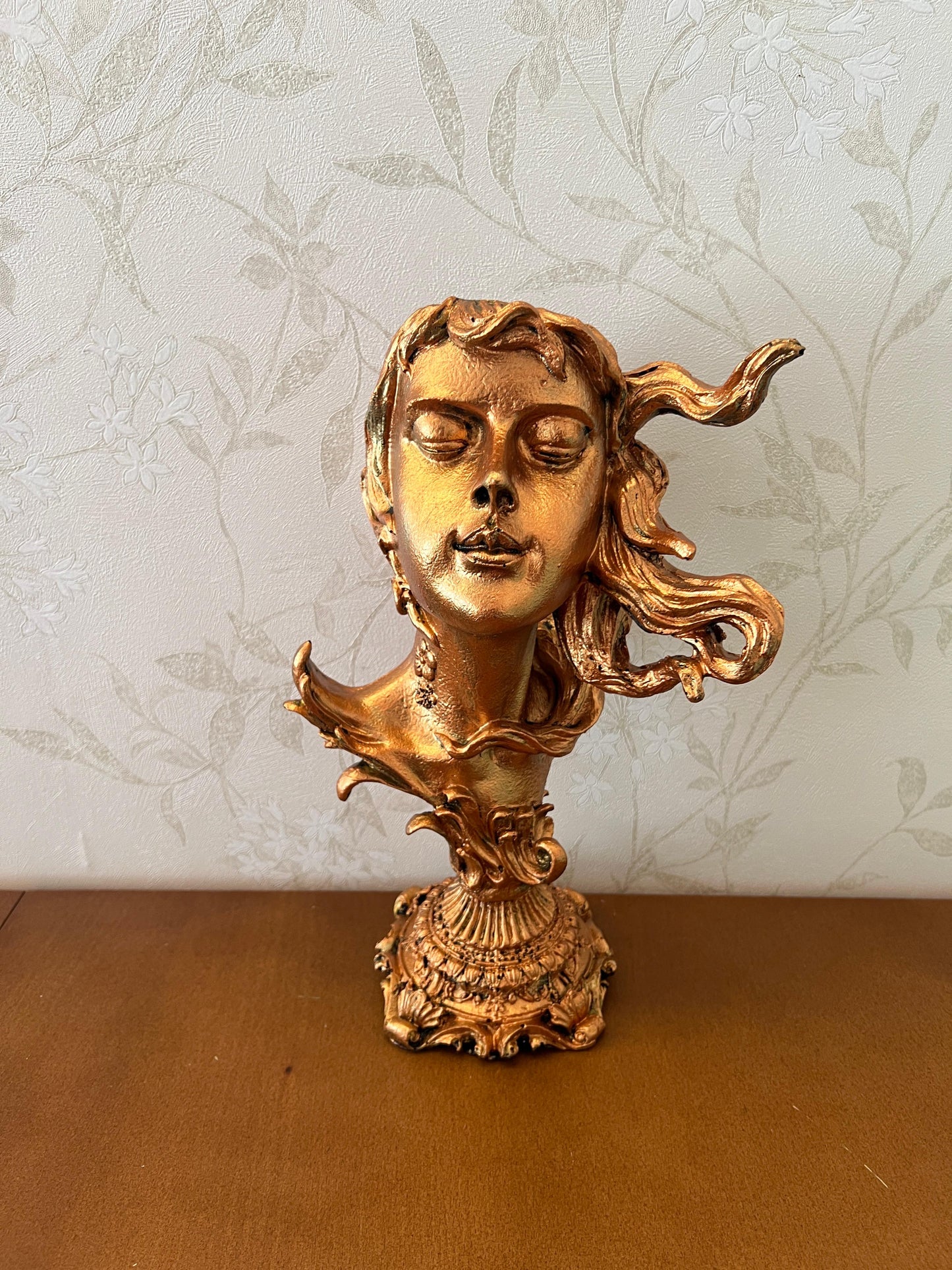 Woman Head Statue with Flowing Hair, Elegant Decorative Bust, Woman Head Statue, Elegant Face Statue, Artistic Decor Piece, Woman Art Bust
