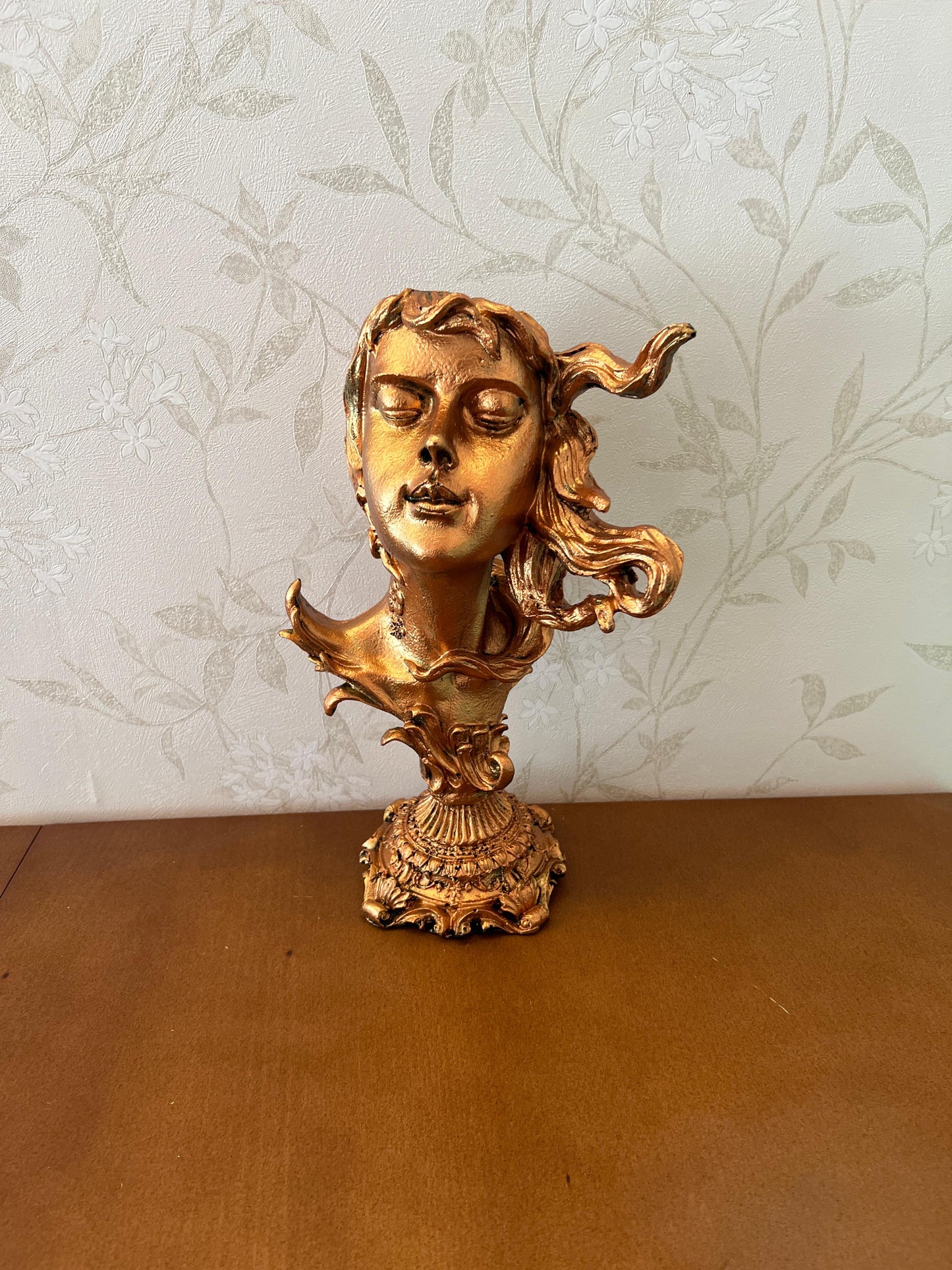 Woman Head Statue with Flowing Hair, Elegant Decorative Bust, Woman Head Statue, Elegant Face Statue, Artistic Decor Piece, Woman Art Bust