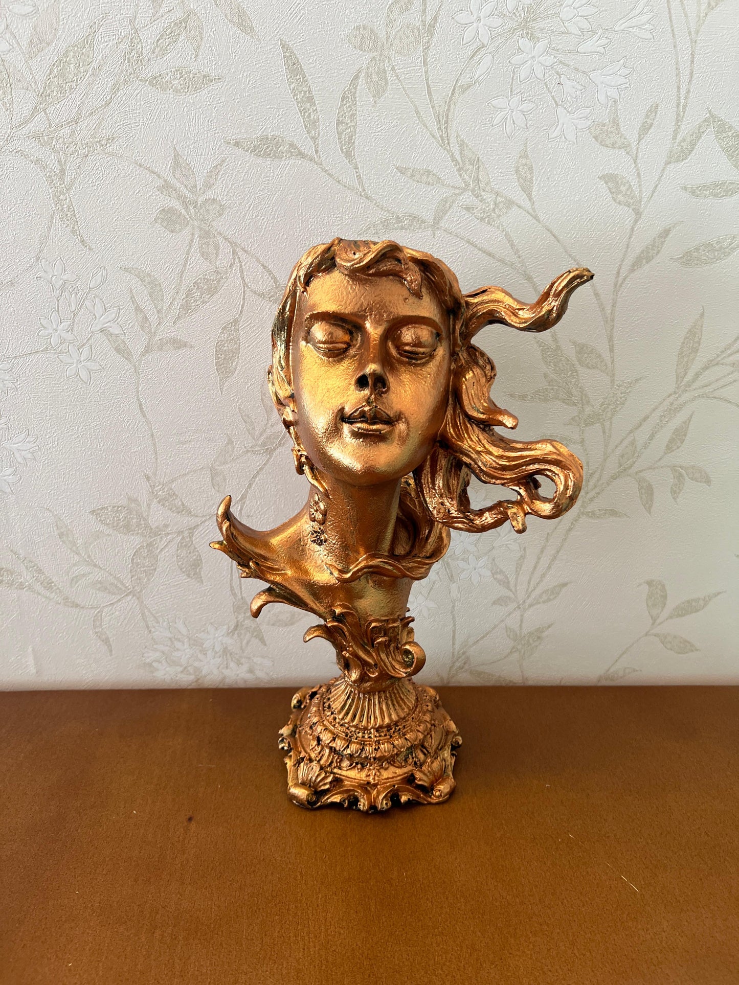 Woman Head Statue with Flowing Hair, Elegant Decorative Bust, Woman Head Statue, Elegant Face Statue, Artistic Decor Piece, Woman Art Bust