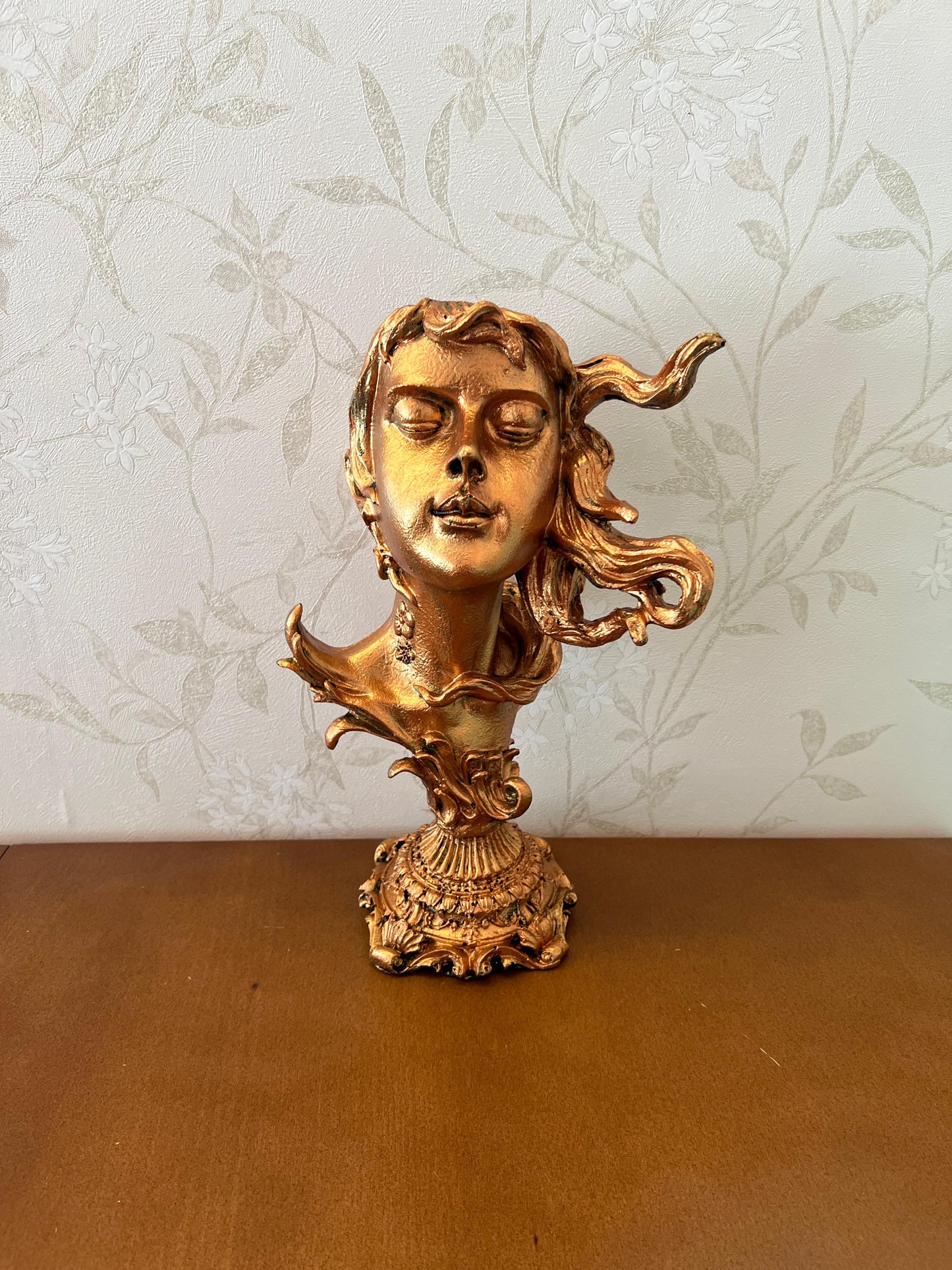 Woman Head Statue with Flowing Hair, Elegant Decorative Bust, Woman Head Statue, Elegant Face Statue, Artistic Decor Piece, Woman Art Bust