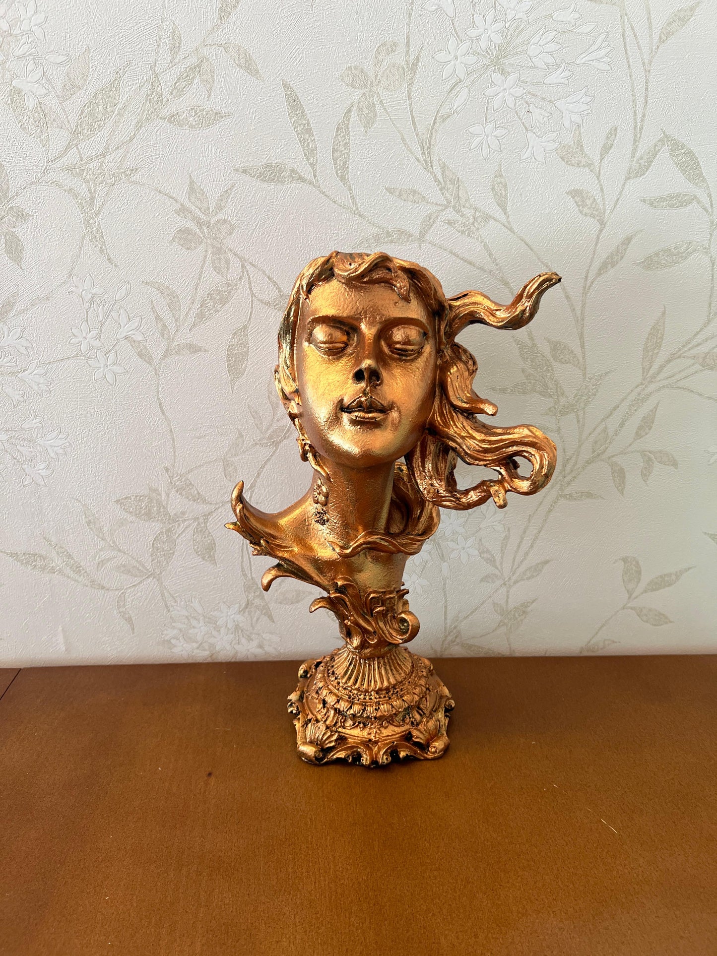 Woman Head Statue with Flowing Hair, Elegant Decorative Bust, Woman Head Statue, Elegant Face Statue, Artistic Decor Piece, Woman Art Bust