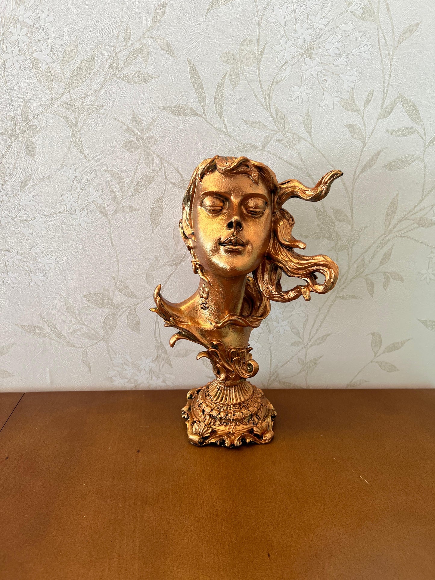 Woman Head Statue with Flowing Hair, Elegant Decorative Bust, Woman Head Statue, Elegant Face Statue, Artistic Decor Piece, Woman Art Bust