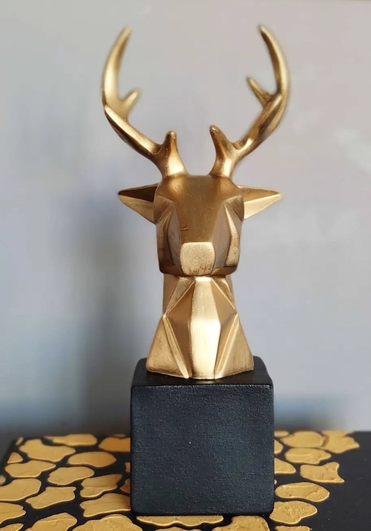 Cubic Deer Head Sculpture, Geometric Deer Statue, Minimalist Cubic Deer Figurine, Modern Abstract Deer Statue, Polyester Cubic Deer Statue