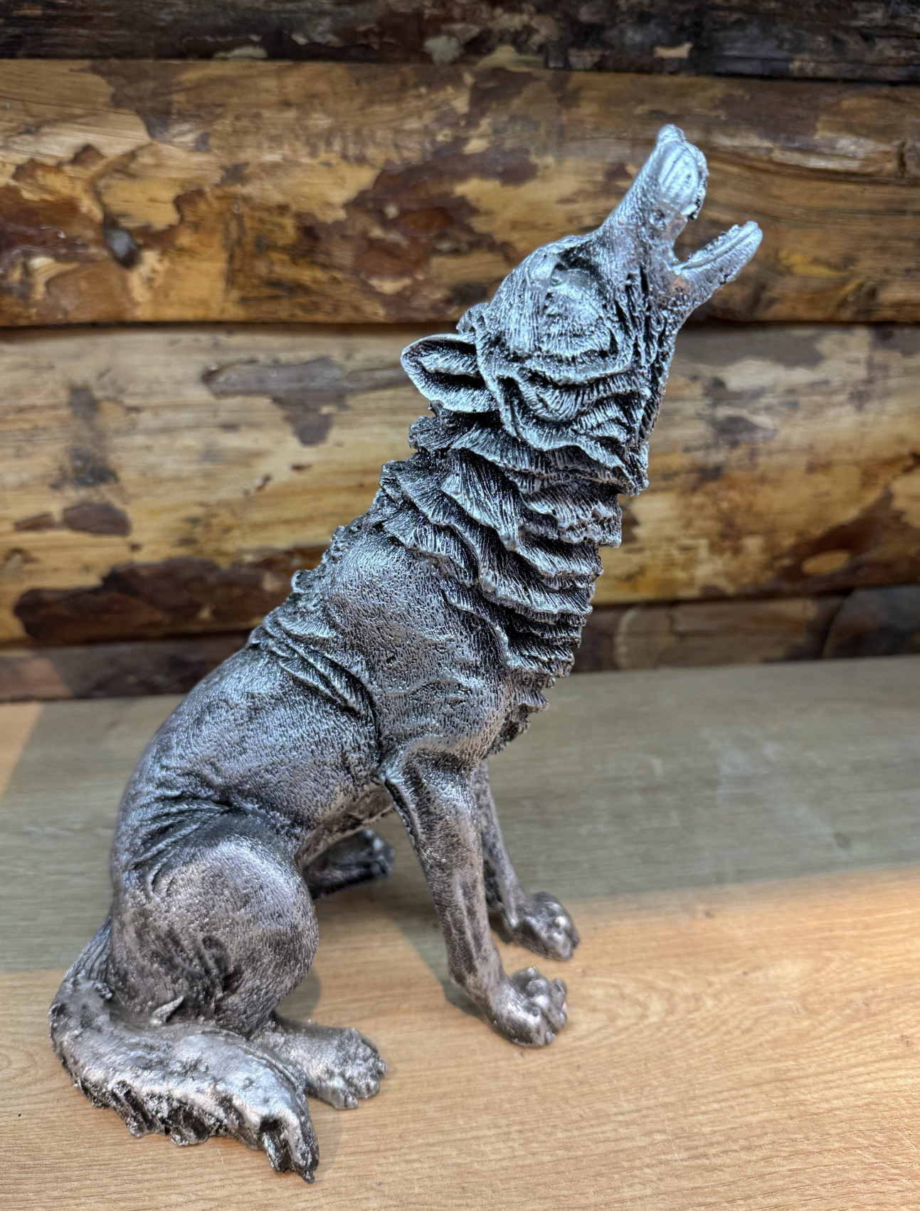 Majestic Howling Wolf Statue, Elegant Wolf Sculpture, Howling Wolf Figurine Decor, Animal Themed Wolf Figurine, Wolf Figure Home Decor