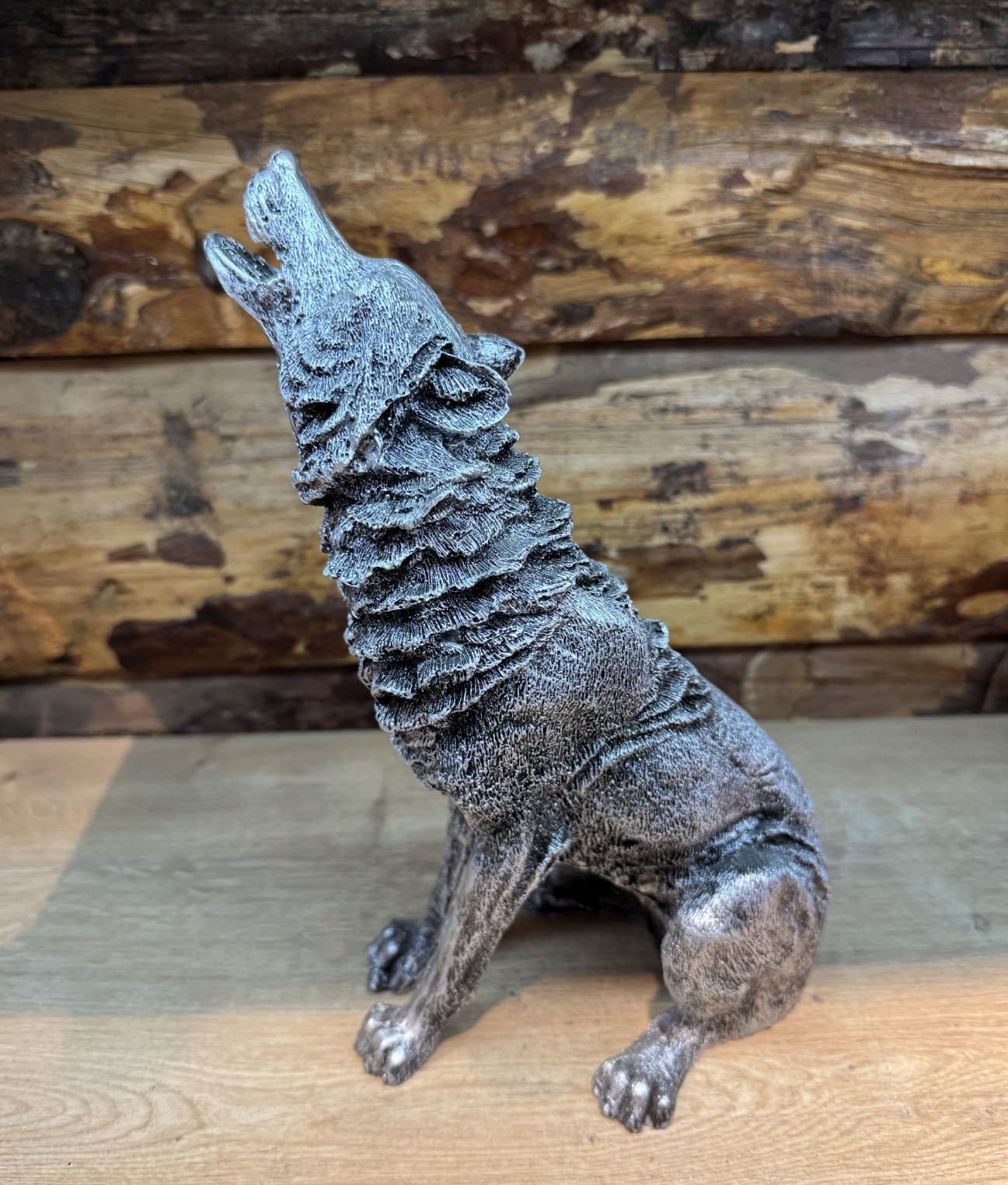 Majestic Howling Wolf Statue, Elegant Wolf Sculpture, Howling Wolf Figurine Decor, Animal Themed Wolf Figurine, Wolf Figure Home Decor