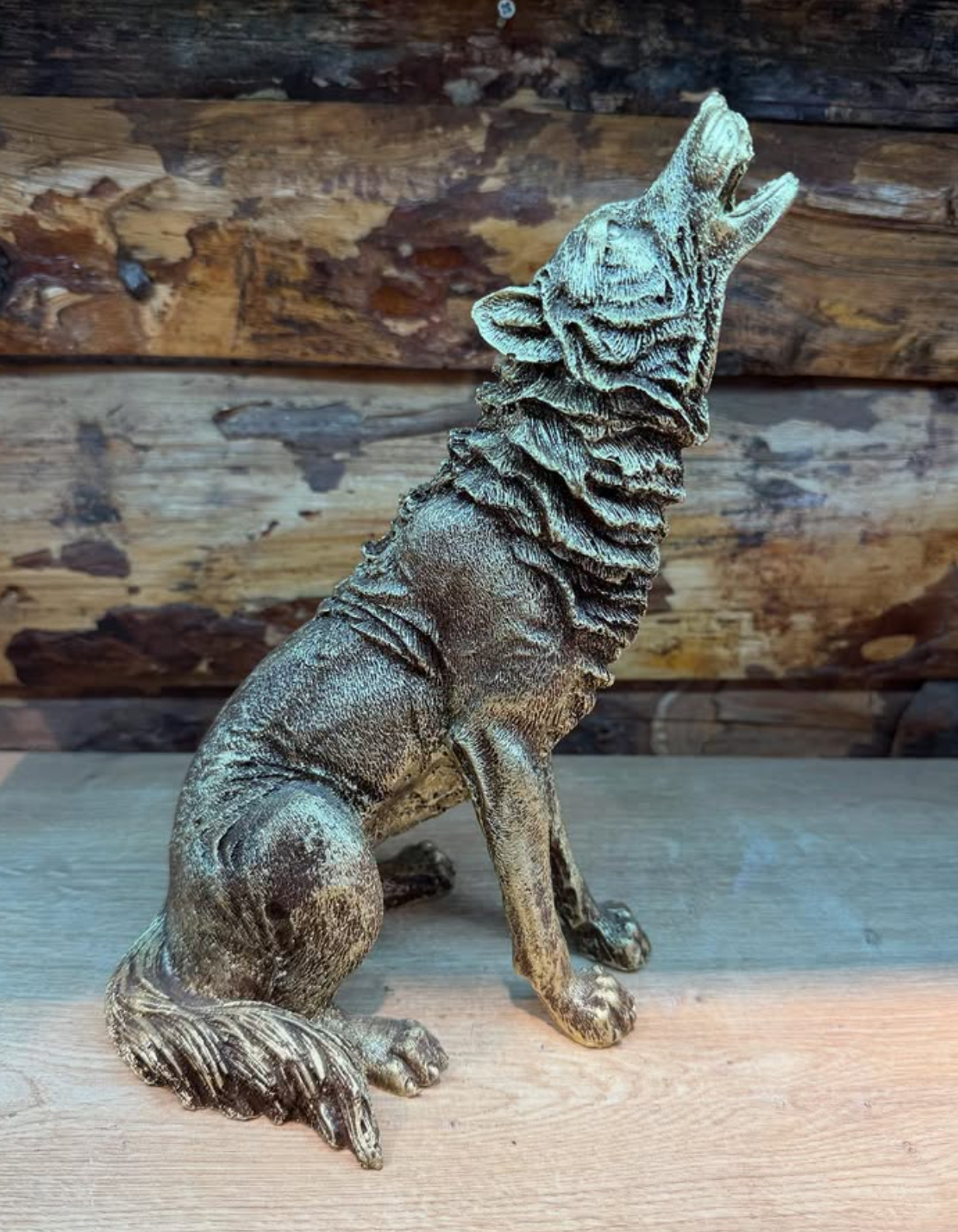 Majestic Howling Wolf Statue, Elegant Wolf Sculpture, Howling Wolf Figurine Decor, Animal Themed Wolf Figurine, Wolf Figure Home Decor