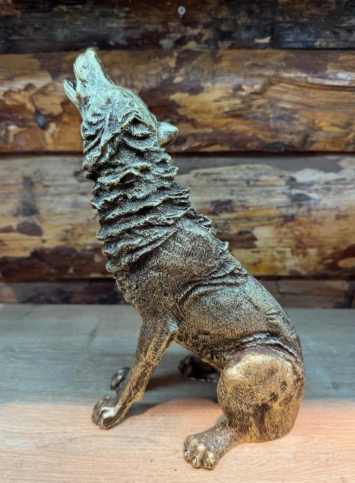 Majestic Howling Wolf Statue, Elegant Wolf Sculpture, Howling Wolf Figurine Decor, Animal Themed Wolf Figurine, Wolf Figure Home Decor