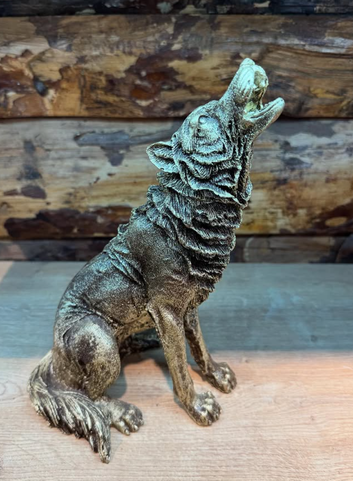Majestic Howling Wolf Statue, Elegant Wolf Sculpture, Howling Wolf Figurine Decor, Animal Themed Wolf Figurine, Wolf Figure Home Decor