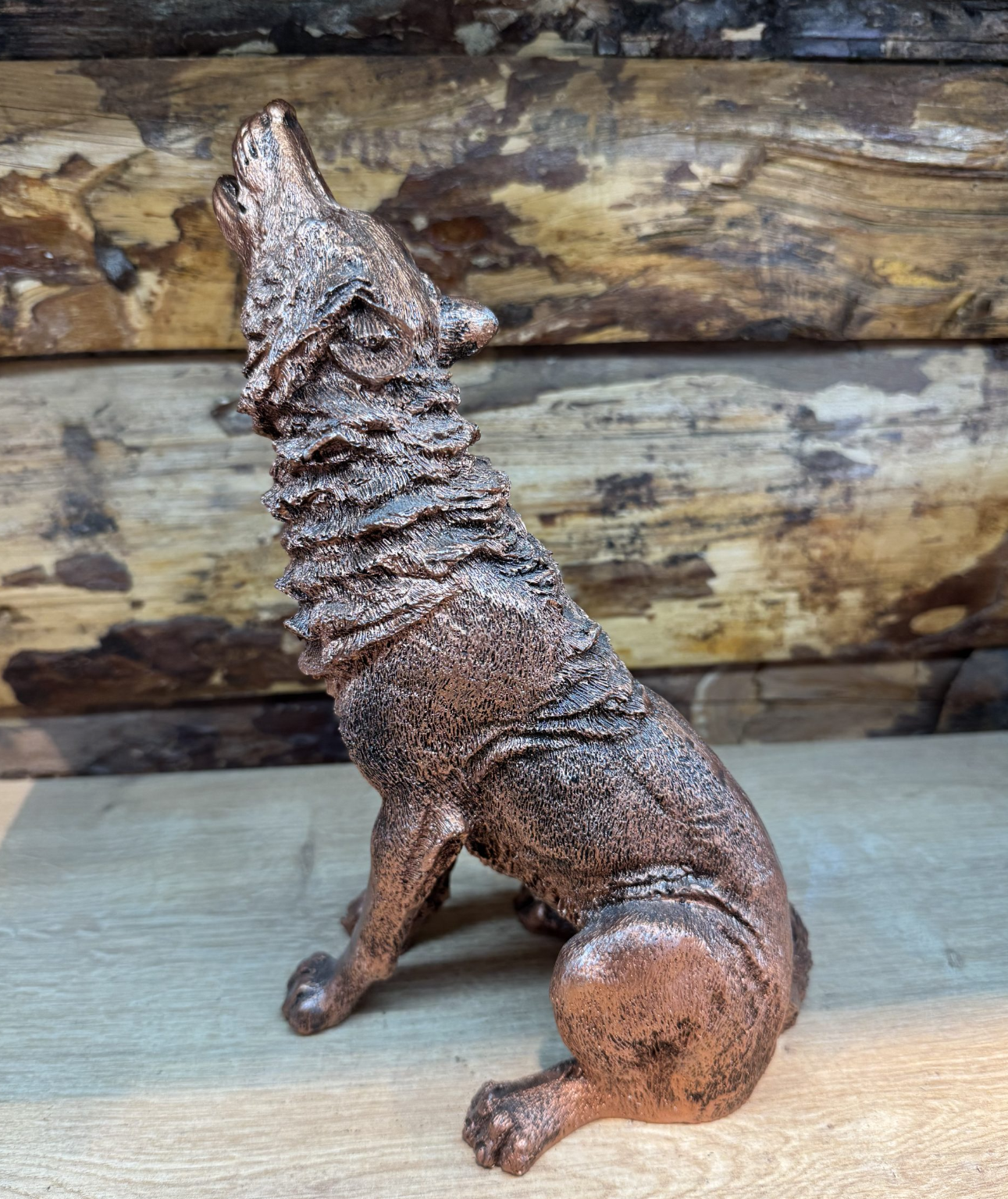 Majestic Howling Wolf Statue, Elegant Wolf Sculpture, Howling Wolf Figurine Decor, Animal Themed Wolf Figurine, Wolf Figure Home Decor