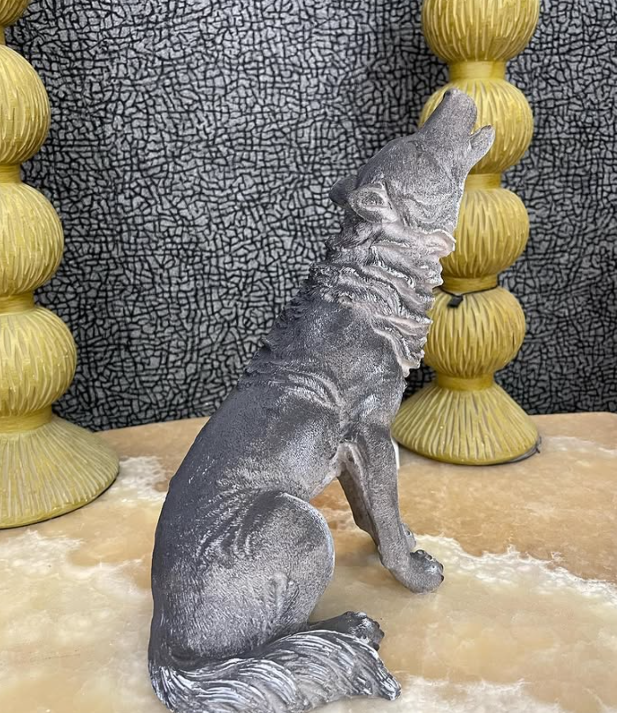Majestic Howling Wolf Statue, Elegant Wolf Sculpture, Howling Wolf Figurine Decor, Animal Themed Wolf Figurine, Wolf Figure Home Decor