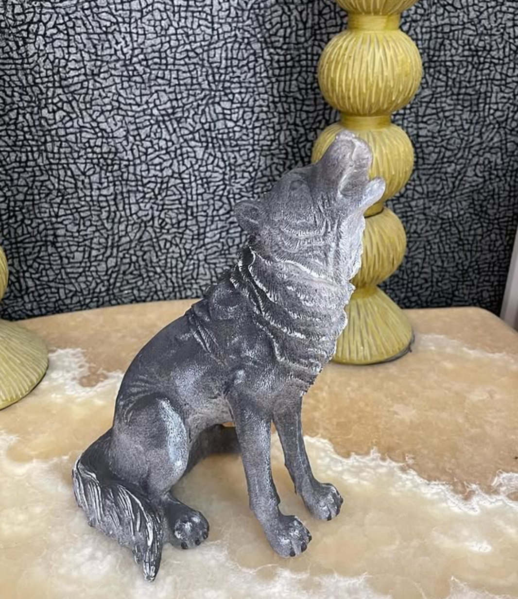 Majestic Howling Wolf Statue, Elegant Wolf Sculpture, Howling Wolf Figurine Decor, Animal Themed Wolf Figurine, Wolf Figure Home Decor