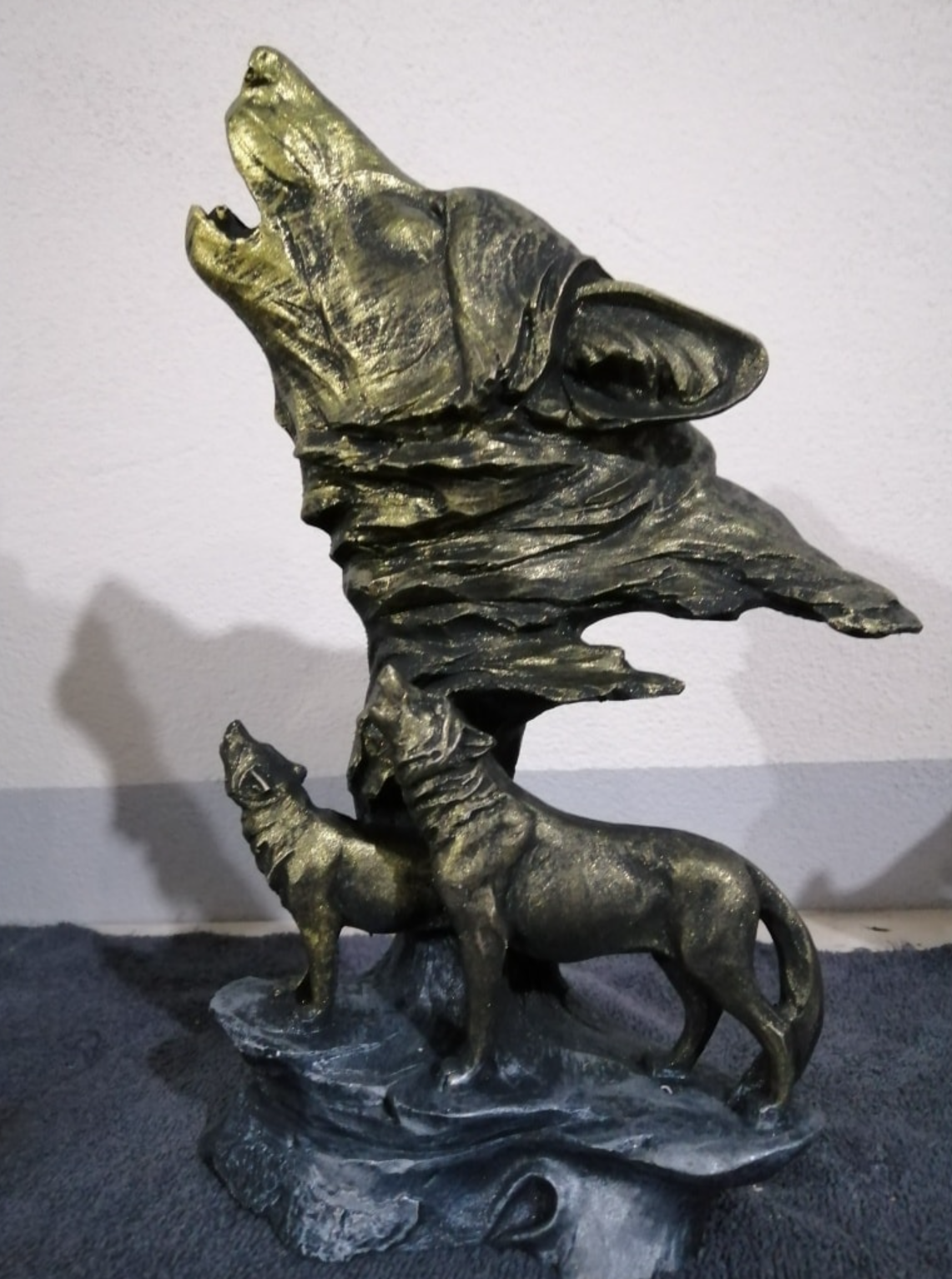 Howling Wolf Family Sculpture, Wolf Pack Statue, Wolf Head and Family Statue, Howling Wolf Head Statue, Spirit of the Wolf Pack Statue