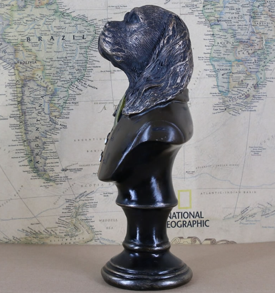 Viktorianische Hundebüste mit Schal, Hundeskulptur mit Schal, Polyester-Hundestatue in Mantel und Schal, Aristokratische Hundebüste