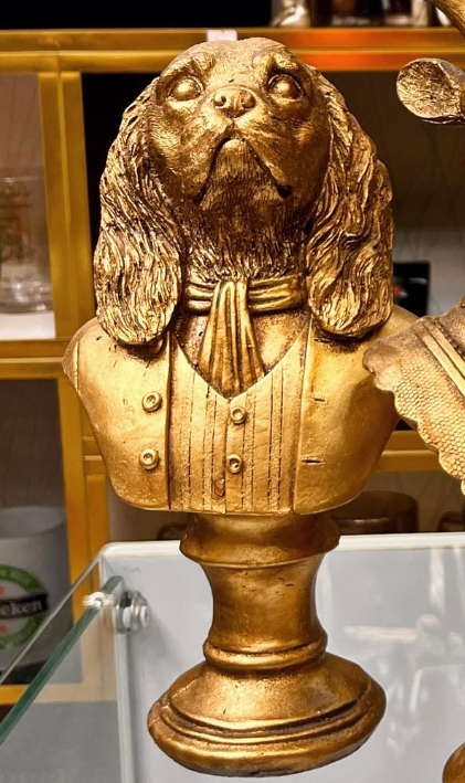 Viktorianische Hundebüste mit Schal, Hundeskulptur mit Schal, Polyester-Hundestatue in Mantel und Schal, Aristokratische Hundebüste