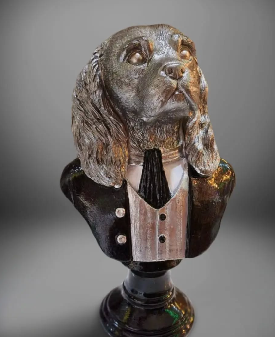 Viktorianische Hundebüste mit Schal, Hundeskulptur mit Schal, Polyester-Hundestatue in Mantel und Schal, Aristokratische Hundebüste