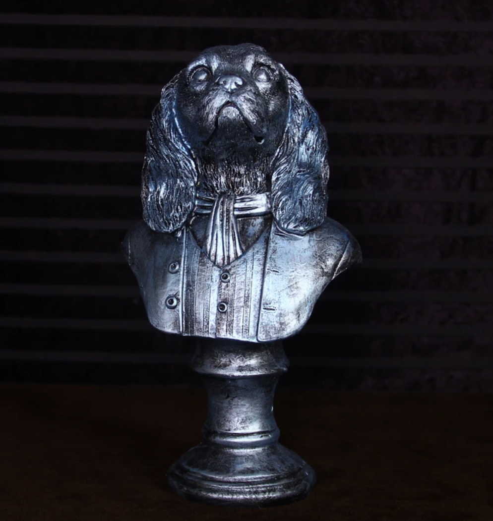 Viktorianische Hundebüste mit Schal, Hundeskulptur mit Schal, Polyester-Hundestatue in Mantel und Schal, Aristokratische Hundebüste