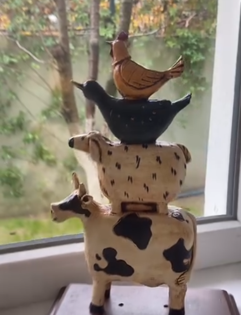 Farm Animals Stacked Statue, Colorful Stacked Farm Animal Statue, Farmhouse Style Stacked Animal Sculpture, Farm Animal Tower Figurine