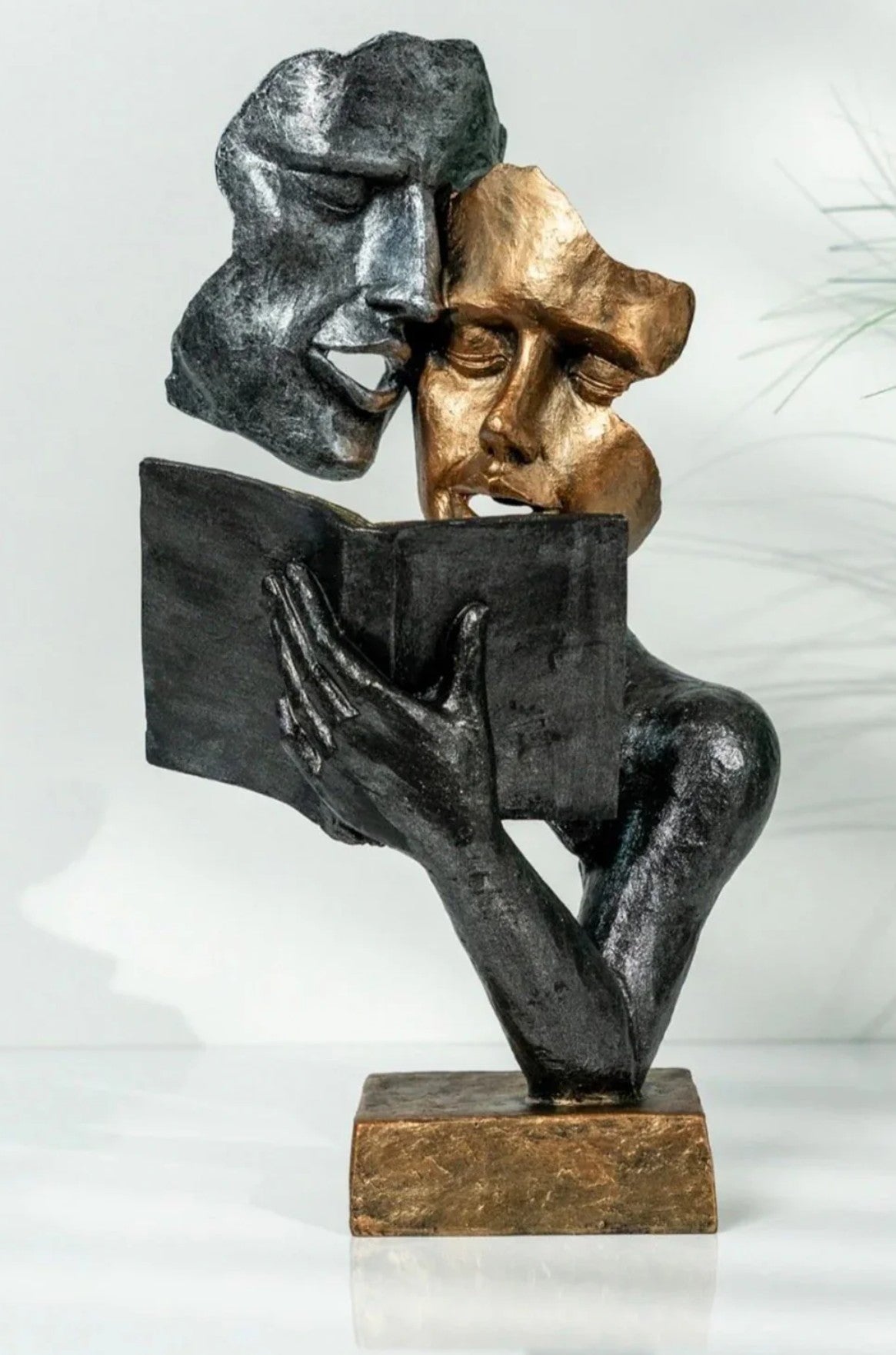 Paar liest eine Buchskulptur, Romantisches Geschenk für Buchliebhaber, Lesepaar Statue, Buchlese-Kunstdekor, Buchliebhaber-Statue, Liebesstatue, Buchstatue, Buchdekor
