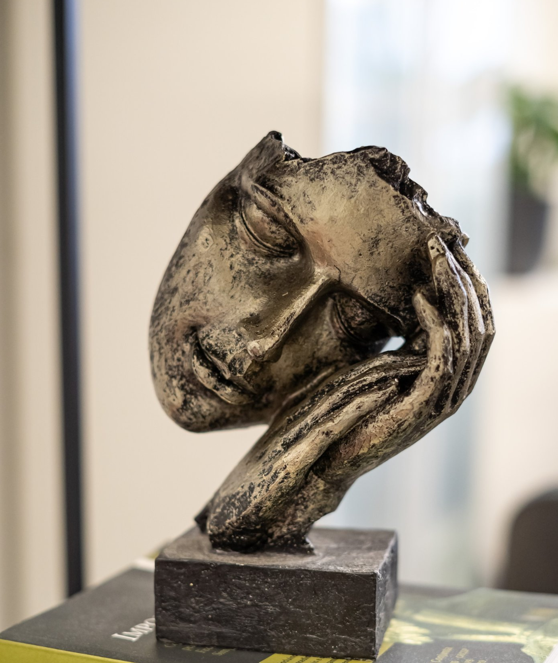 Abstract Face Decor Sculpture, Modern Face Sculpture, Modern Abstract Face Decor, Elegant Face Sculpture, Unique Face Decor Statue