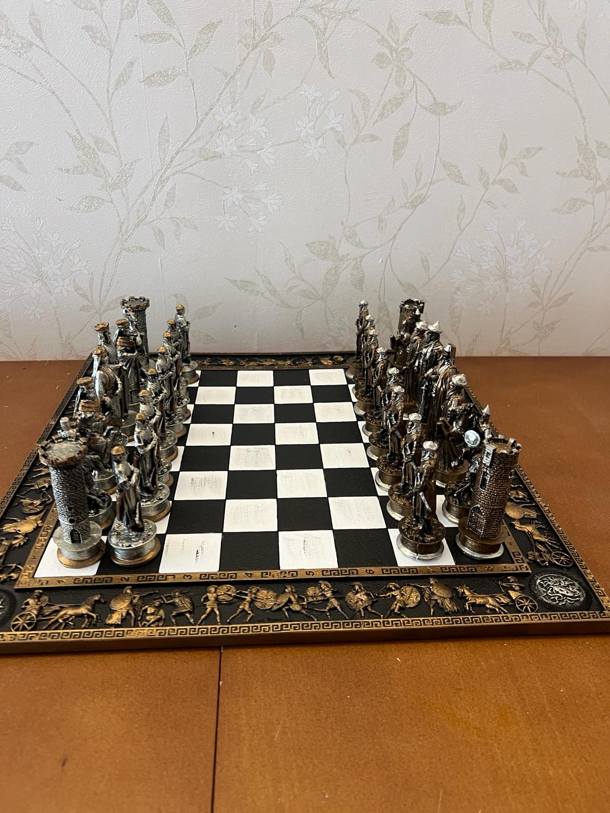 Historical Chess Set with Decorative Board, Medieval Chess Set with Detailed Warrior Pieces, Antique Look Chess Set with Medieval Figures